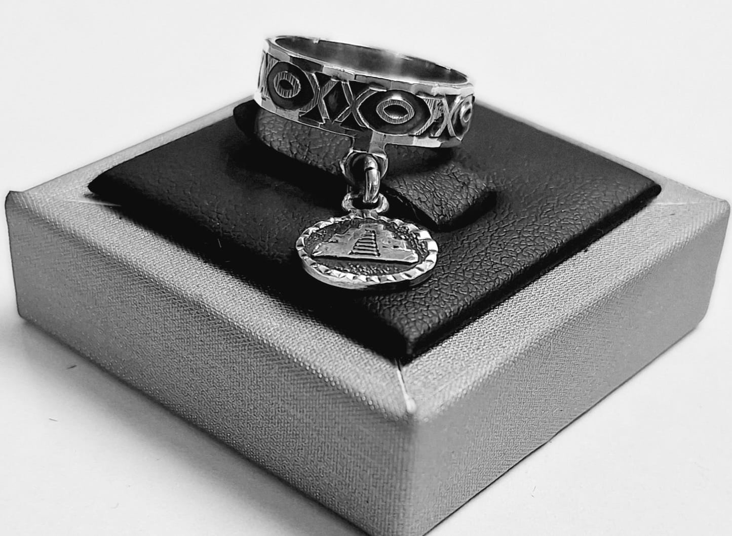 Anillo con Colgante de Pirámide en Plata 925, sello de autenticidad Plata Ley .925