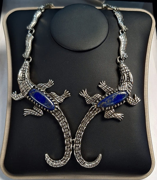 Collar Cocodrilo con Incrustacion de Lapislazuli en Plata Ley 925, vista frontal