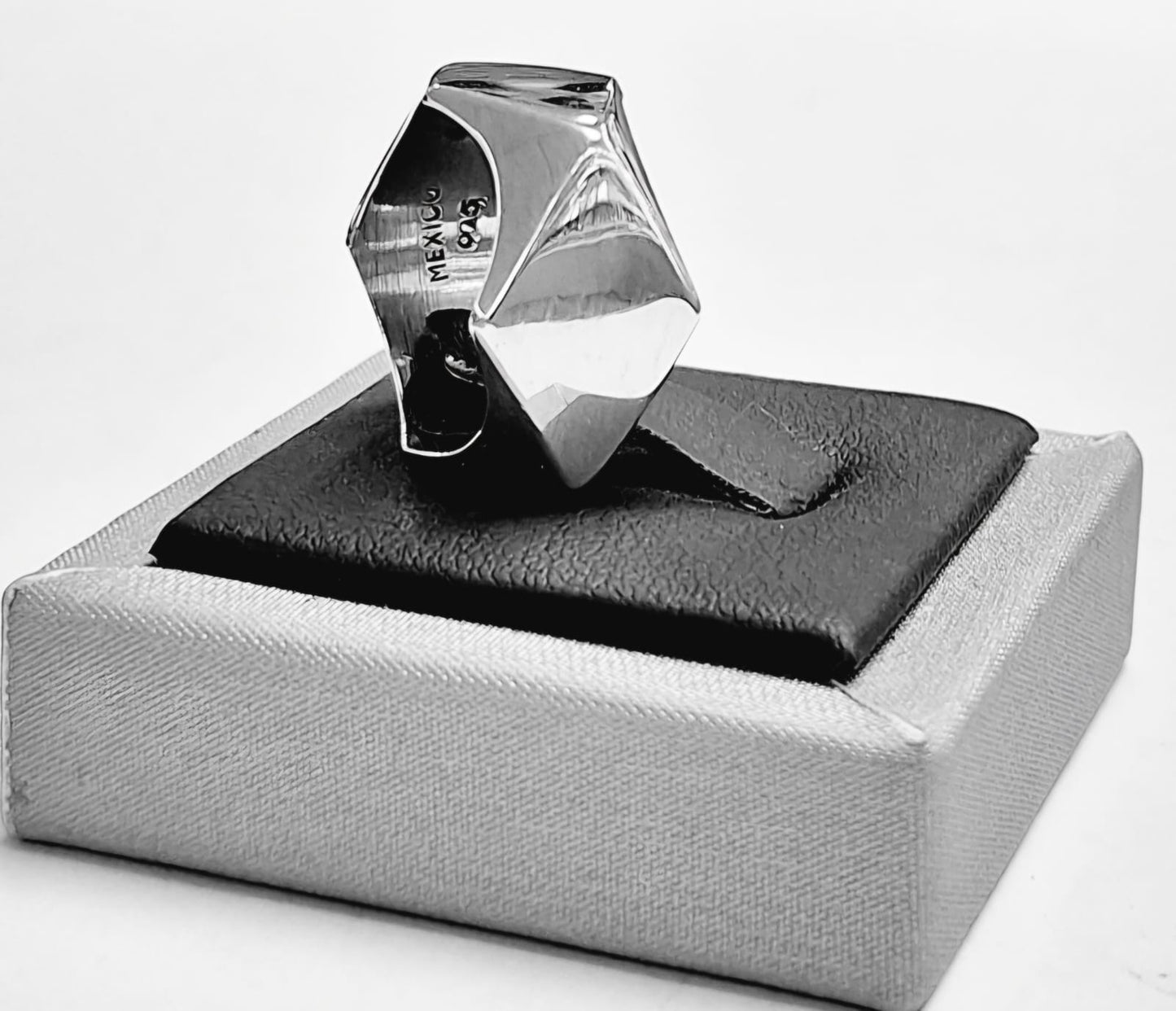 Anillo en Plata Ley 925, sello de autenticidad Plata Ley .925