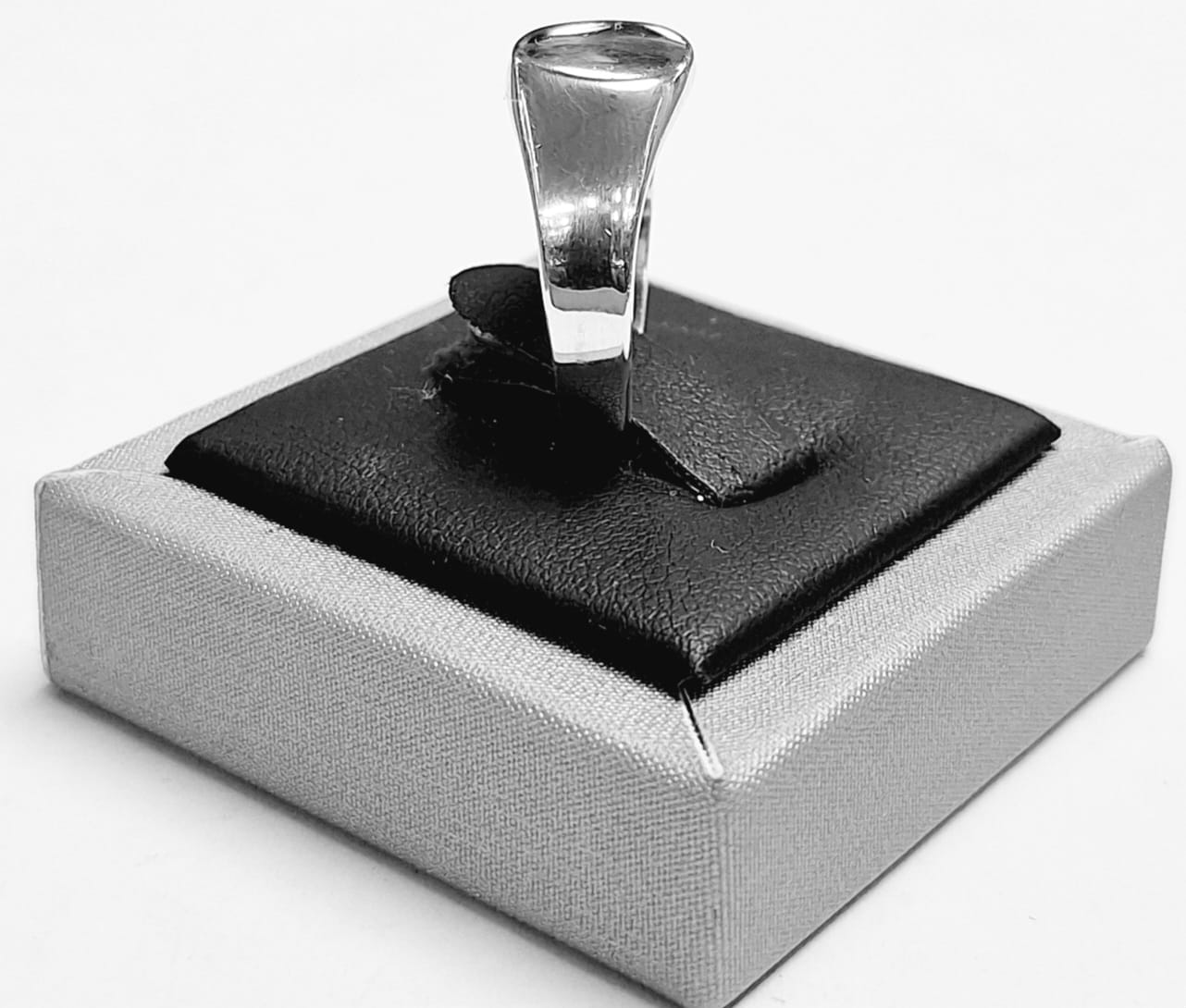 Anillo en Plata Ley 925, sello de autenticidad Plata Ley .925