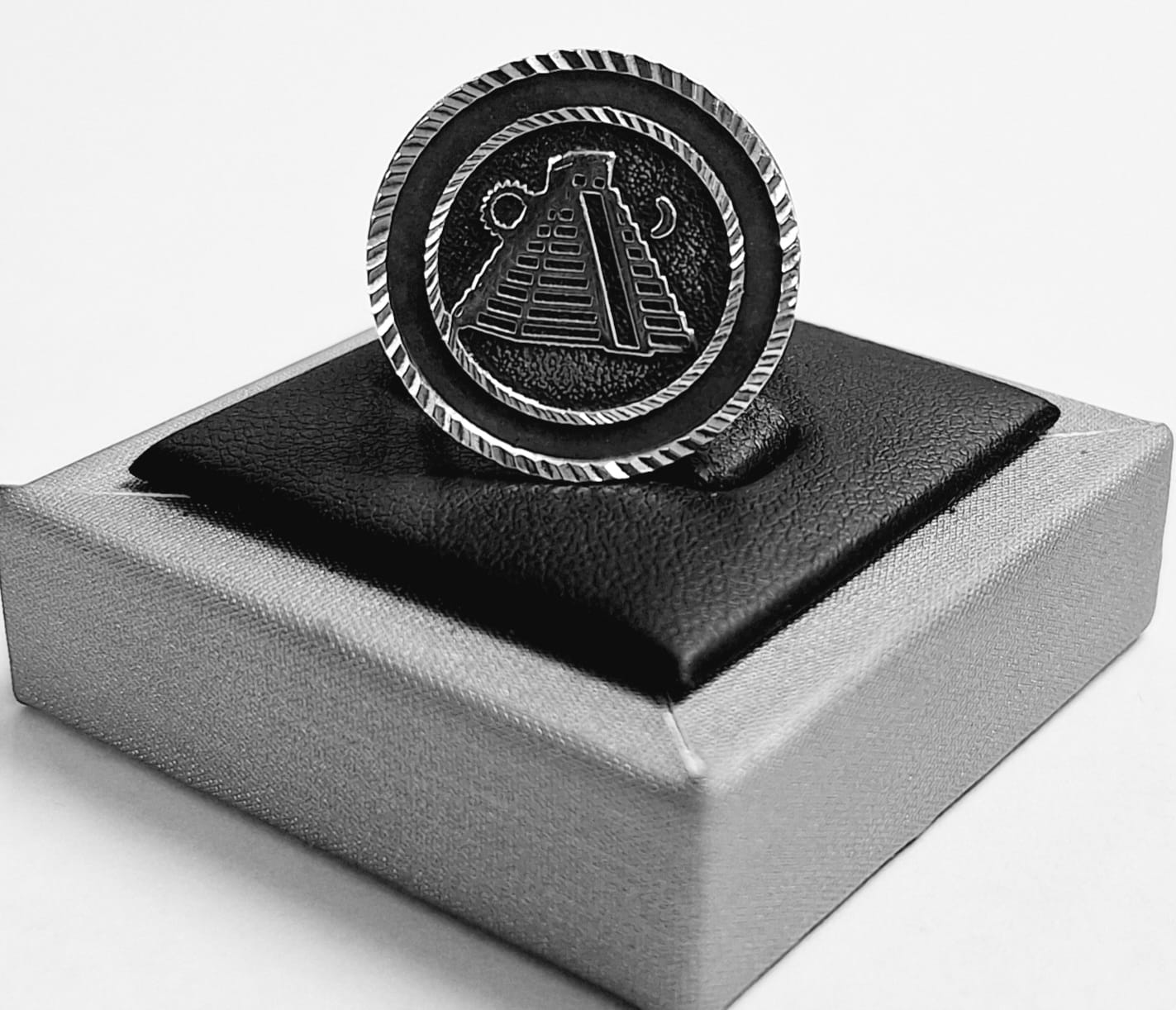 Anillo Pirámide en Plata 925, sello de autenticidad Plata Ley .925