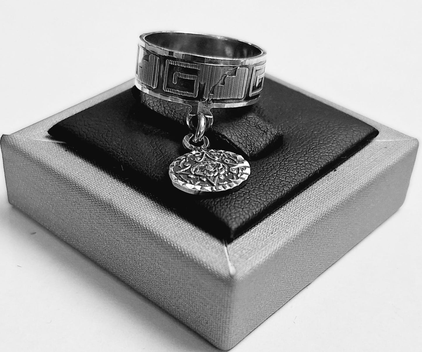 Anillo Grecas con Colgante Azteca en Plata Ley 925, sello de autenticidad Plata Ley .925