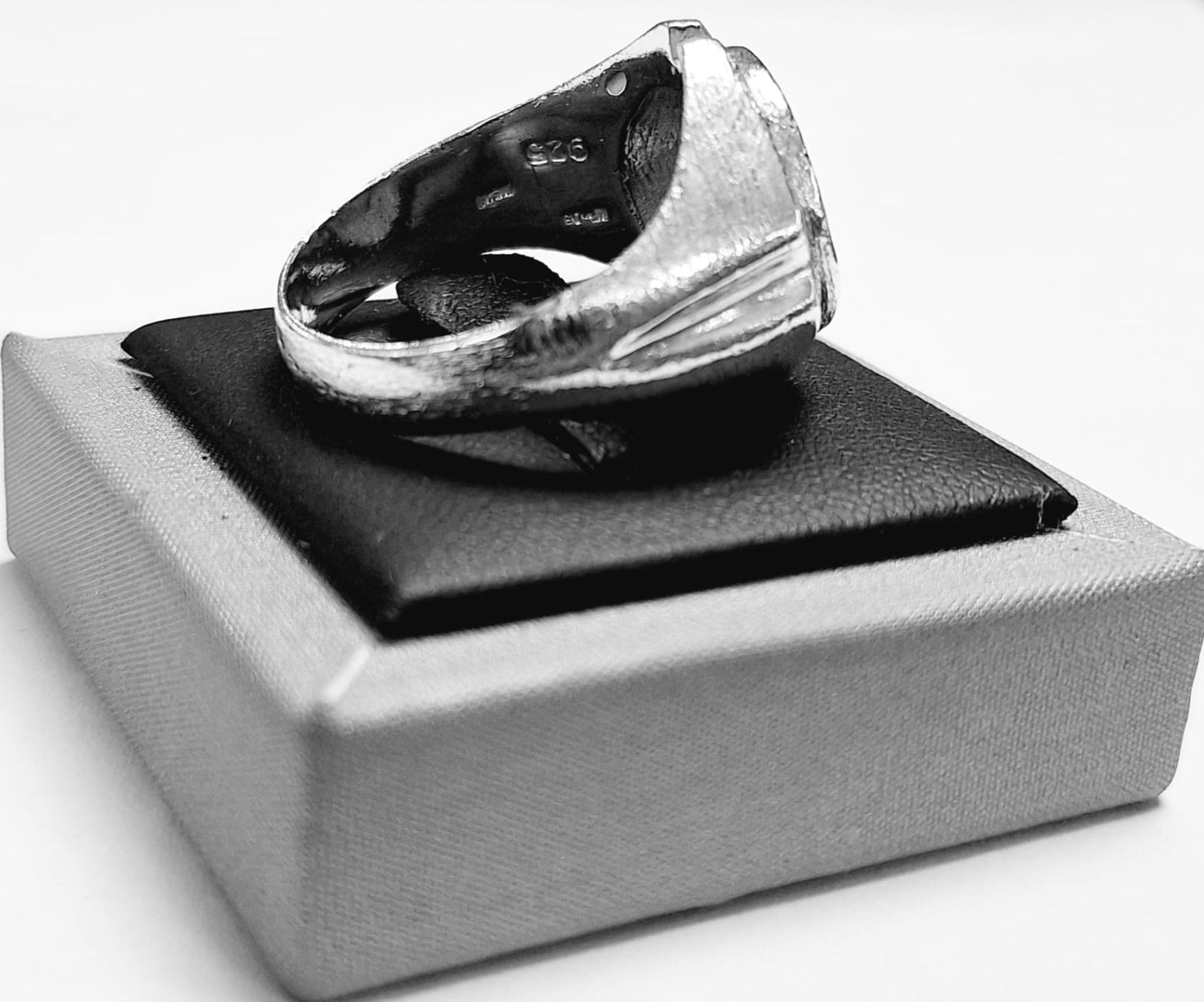 Anillo Moneda en Plata Ley 925, sello de autenticidad Plata Ley .925