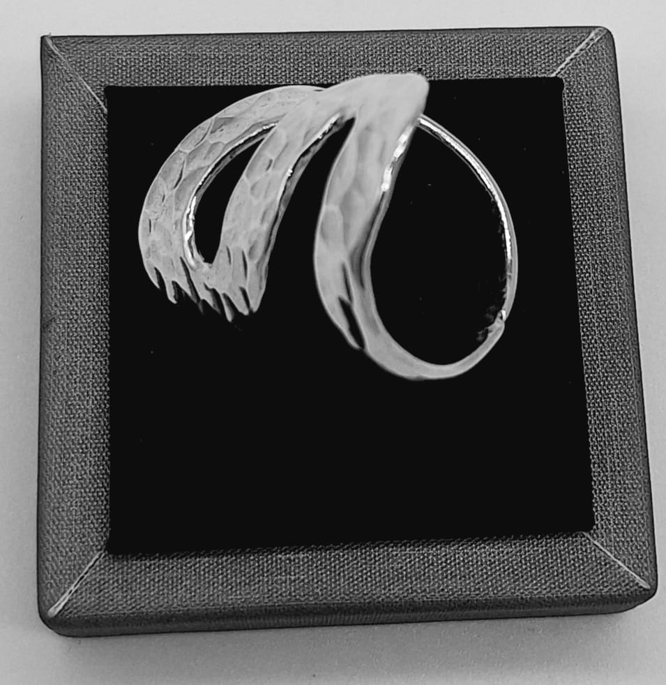Anillo Martillado Plata Ley 925, sello de autenticidad Plata Ley .925