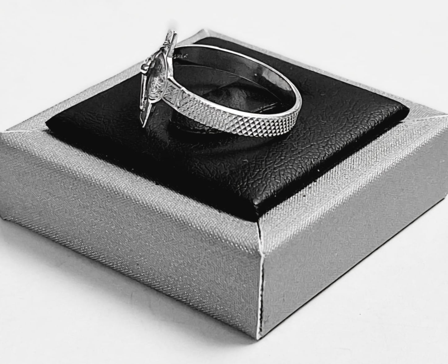 Anillo Cruz San Benito en Plata Ley 925, sello de autenticidad Plata Ley .925