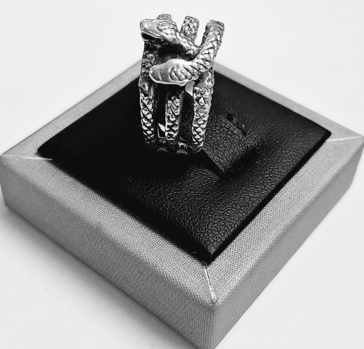 Anillo Serpiente en Plata Ley 925, sello de autenticidad Plata Ley .925