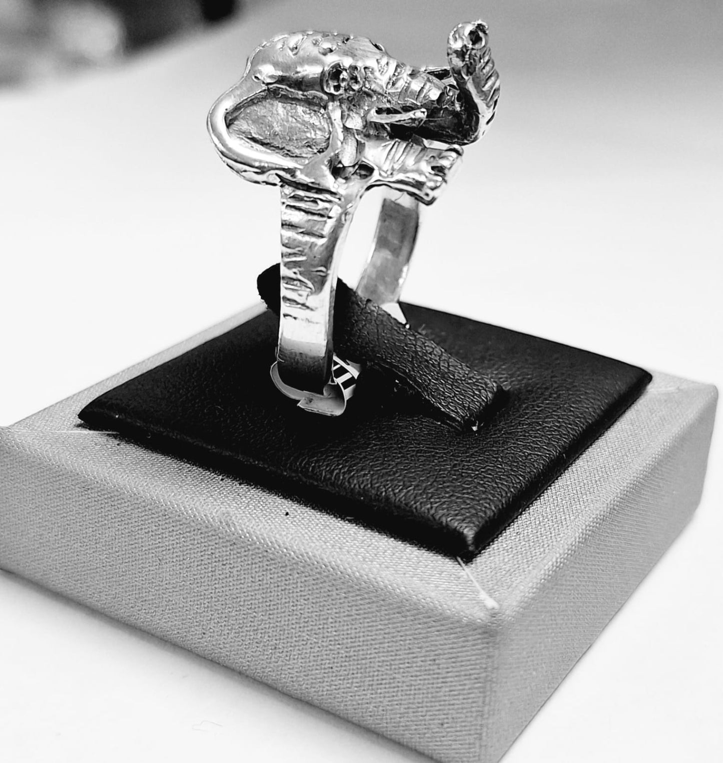 Anillo Elefante en Plata Ley 925, sello de autenticidad Plata Ley .925