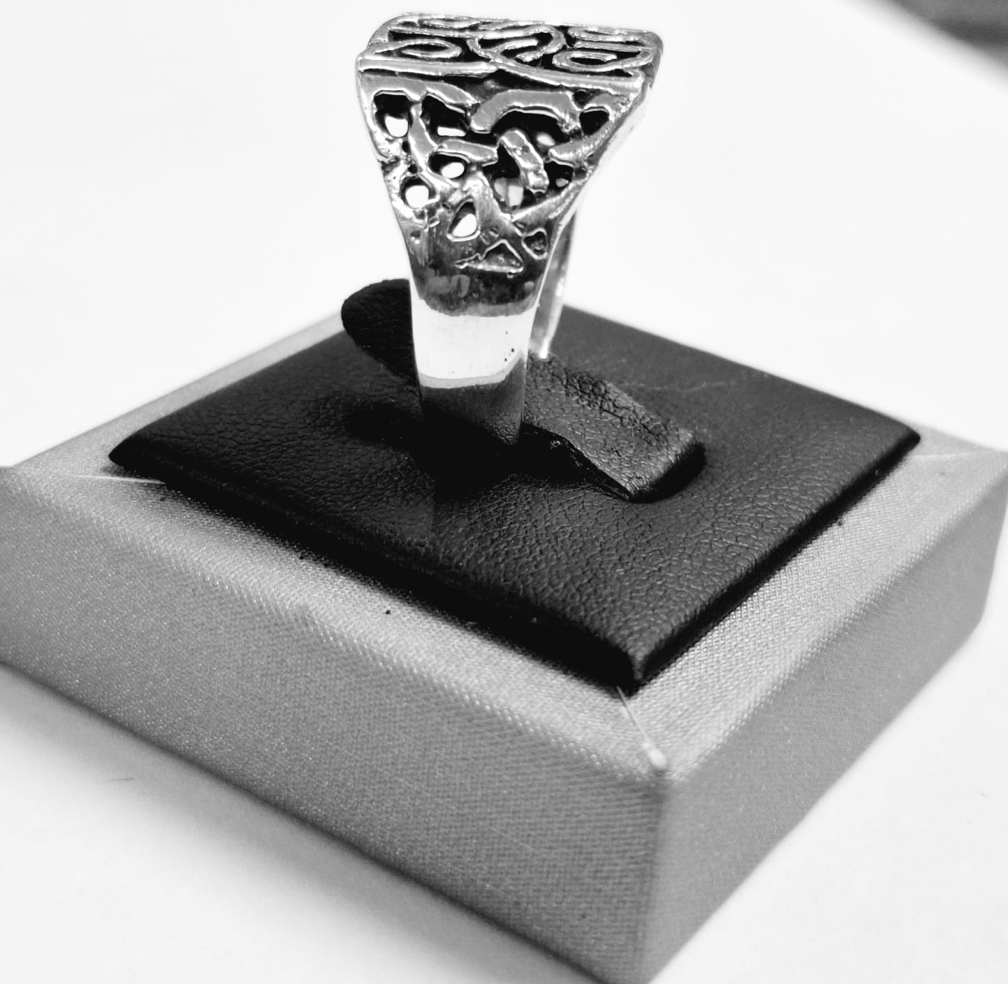 Anillo Nudo Celta en Plata Ley 925, sello de autenticidad Plata Ley .925