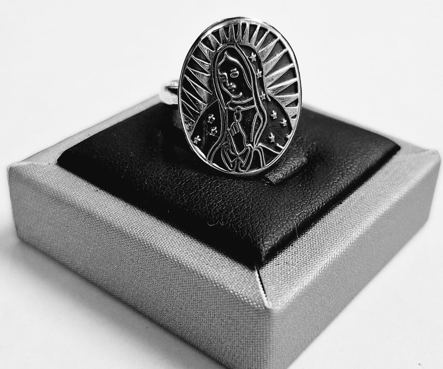 Anillo Virgen de Guadalupe en Plata Ley 925, sello de autenticidad Plata Ley .925