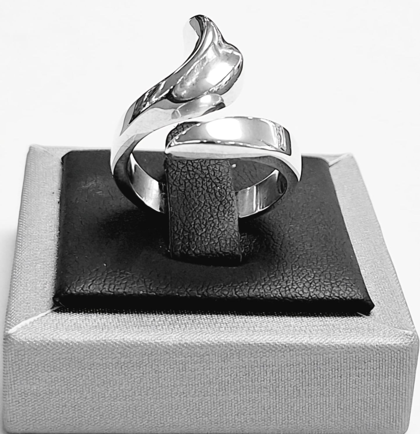 Anillo en Plata Ley 925, sello de autenticidad Plata Ley .925