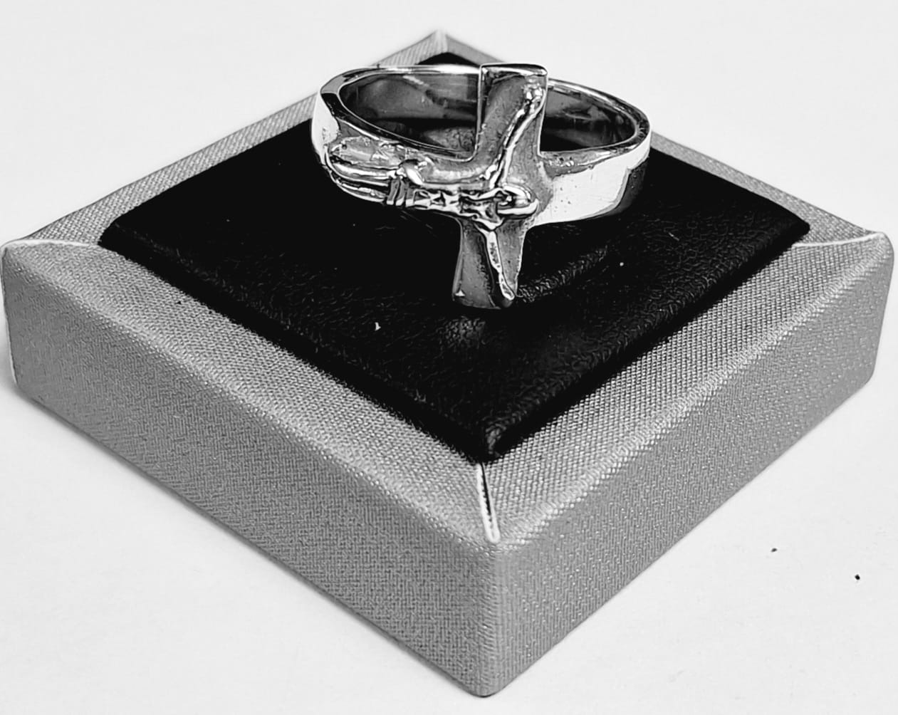 Anillo Cruz en Plata Ley 925, sello de autenticidad Plata Ley .925