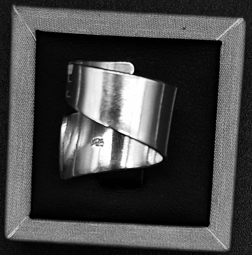 Anillo Diamantada Plata Ley 925, sello de autenticidad Plata Ley .925