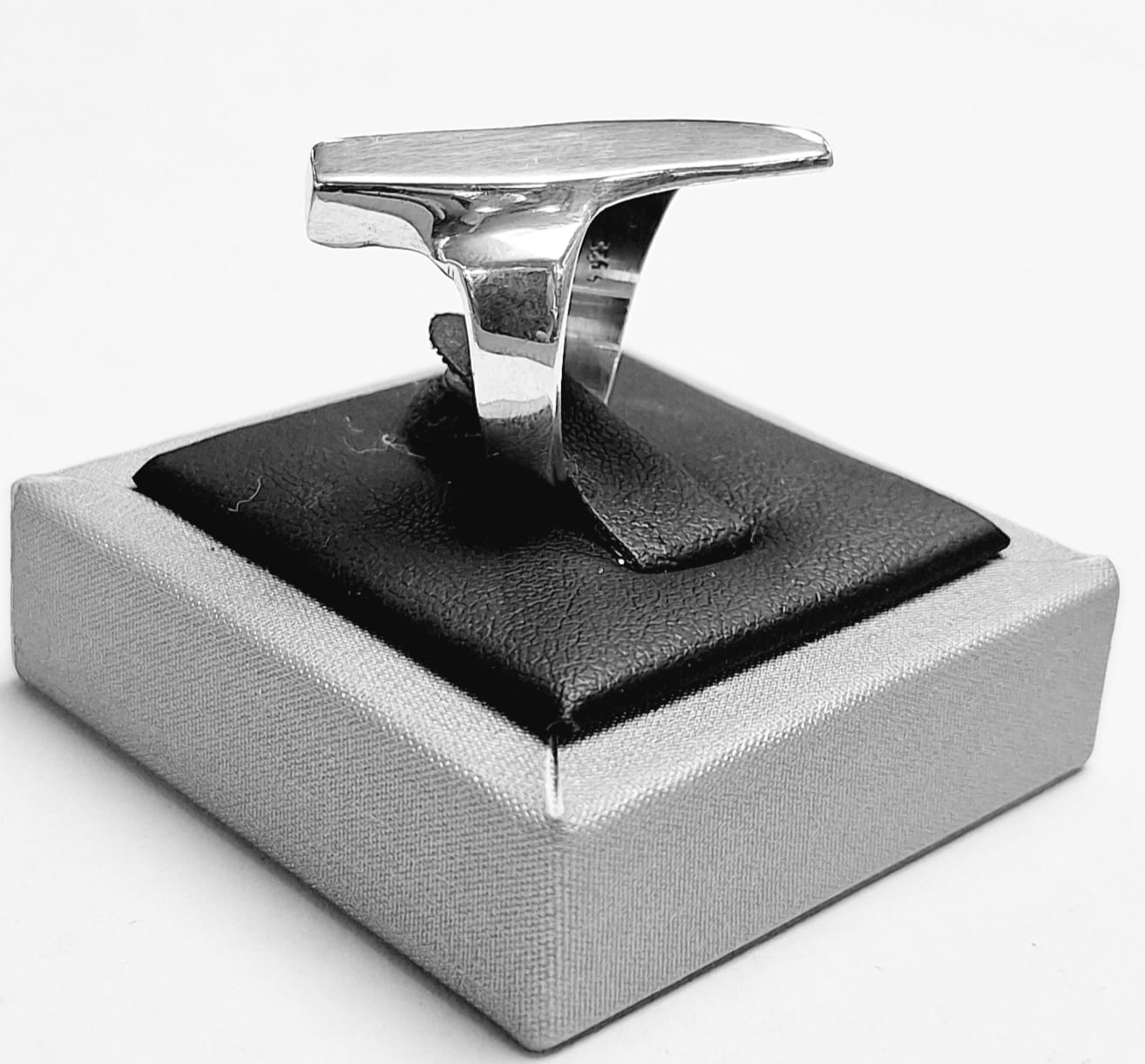 Anillo en Plata Ley 925, sello de autenticidad Plata Ley .925