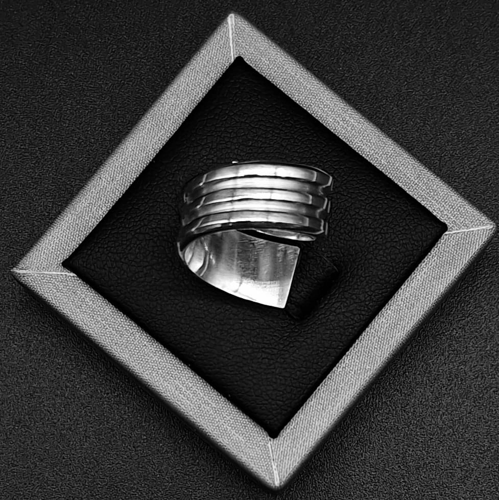 Anillo Diamantada Plata 925, sello de autenticidad Plata Ley .925