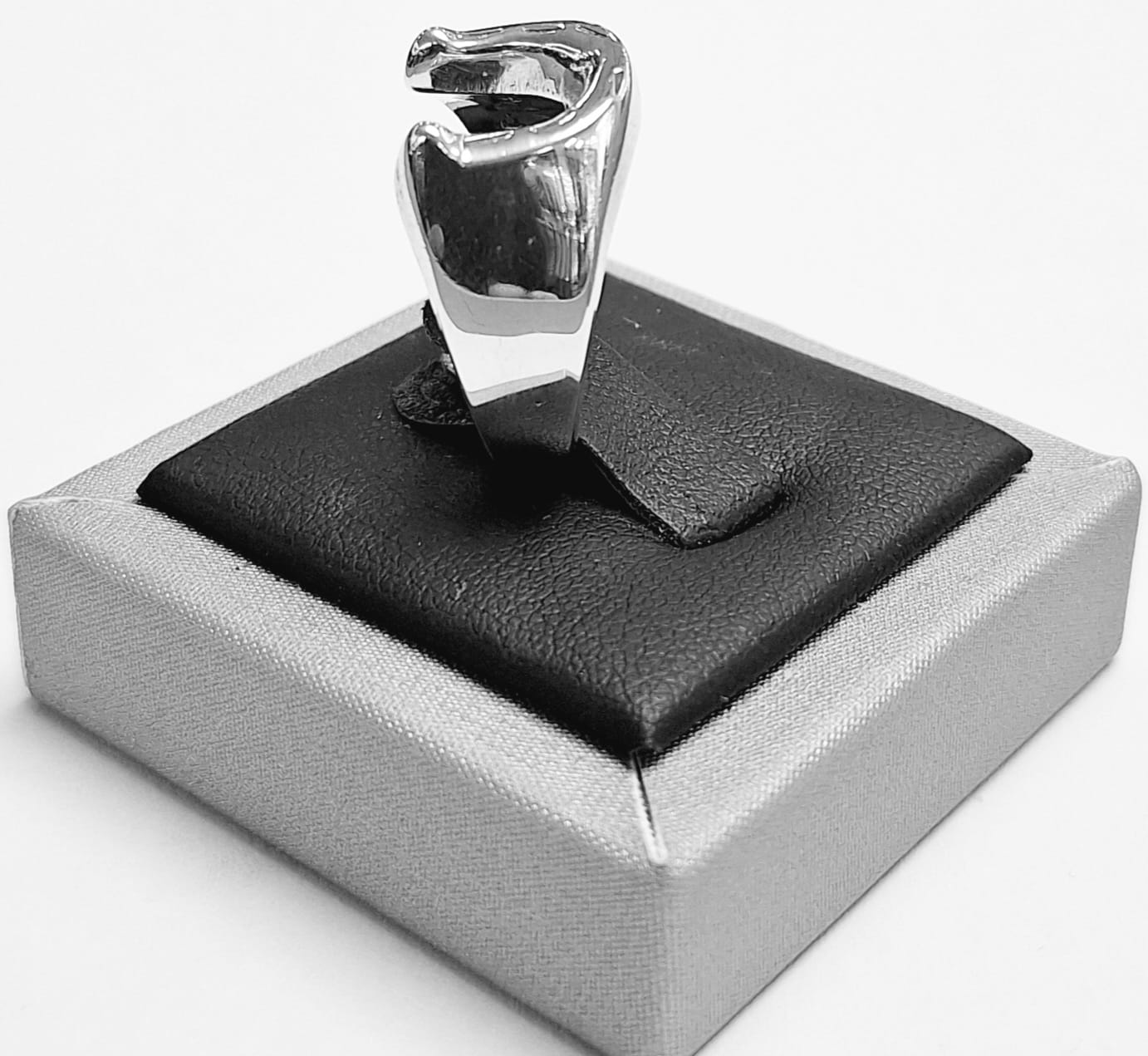 Anillo de Herradura en Plata Ley 925, sello de autenticidad Plata Ley .925
