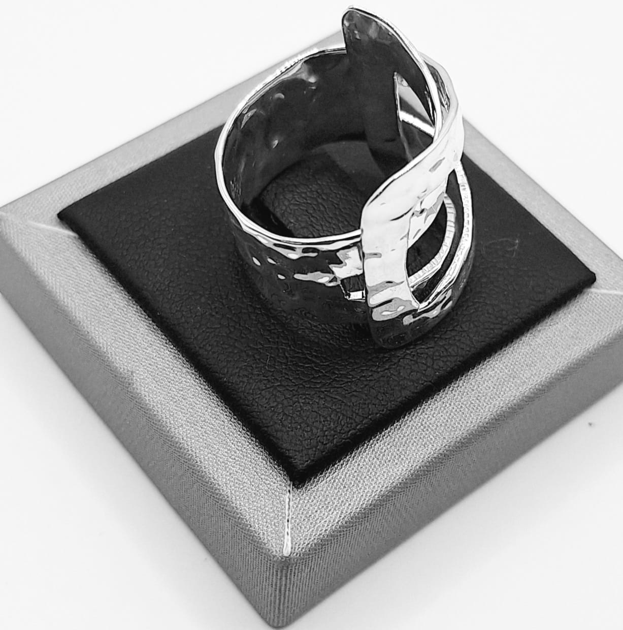 Anillo Martillado Plata 925, sello de autenticidad Plata Ley .925