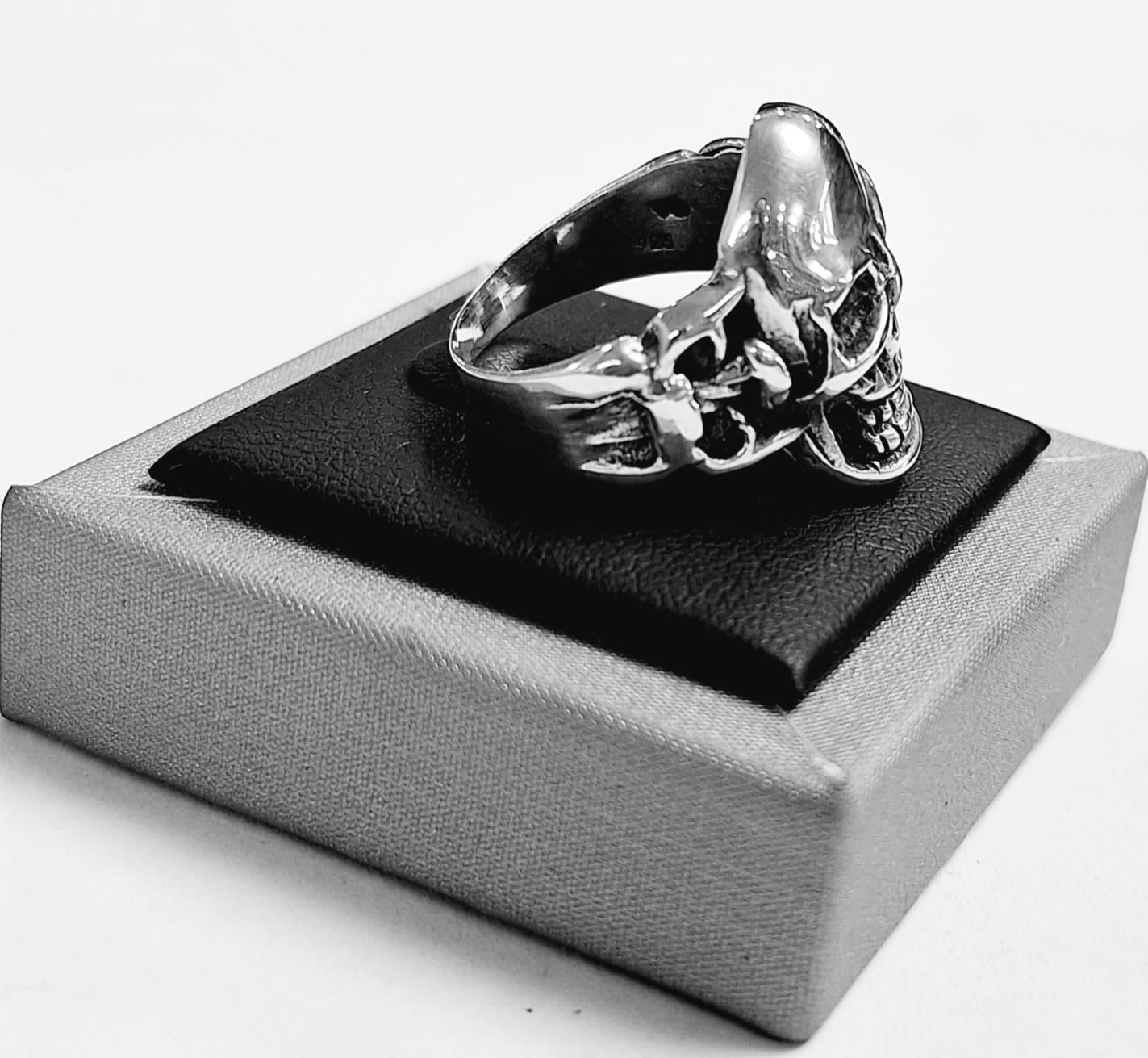 Anillo Calavera en Plata Ley 925, sello de autenticidad Plata Ley .925