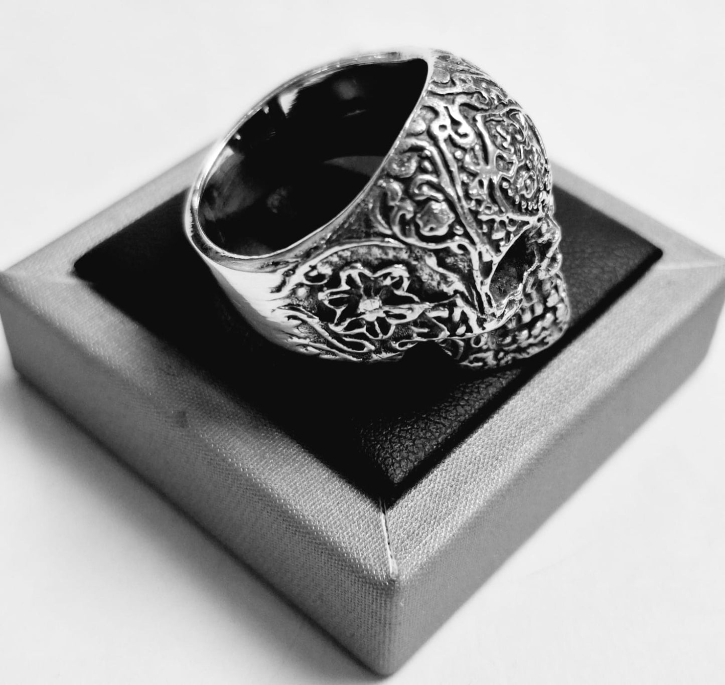 Anillo Calavera en Plata Ley 925, sello de autenticidad Plata Ley .925