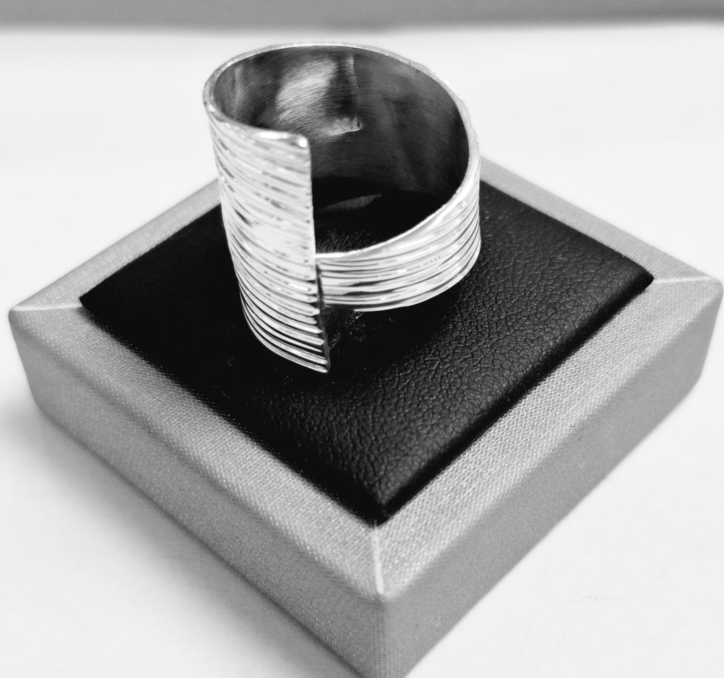 Anillo Diamantada Plata Ley 925, sello de autenticidad Plata Ley .925