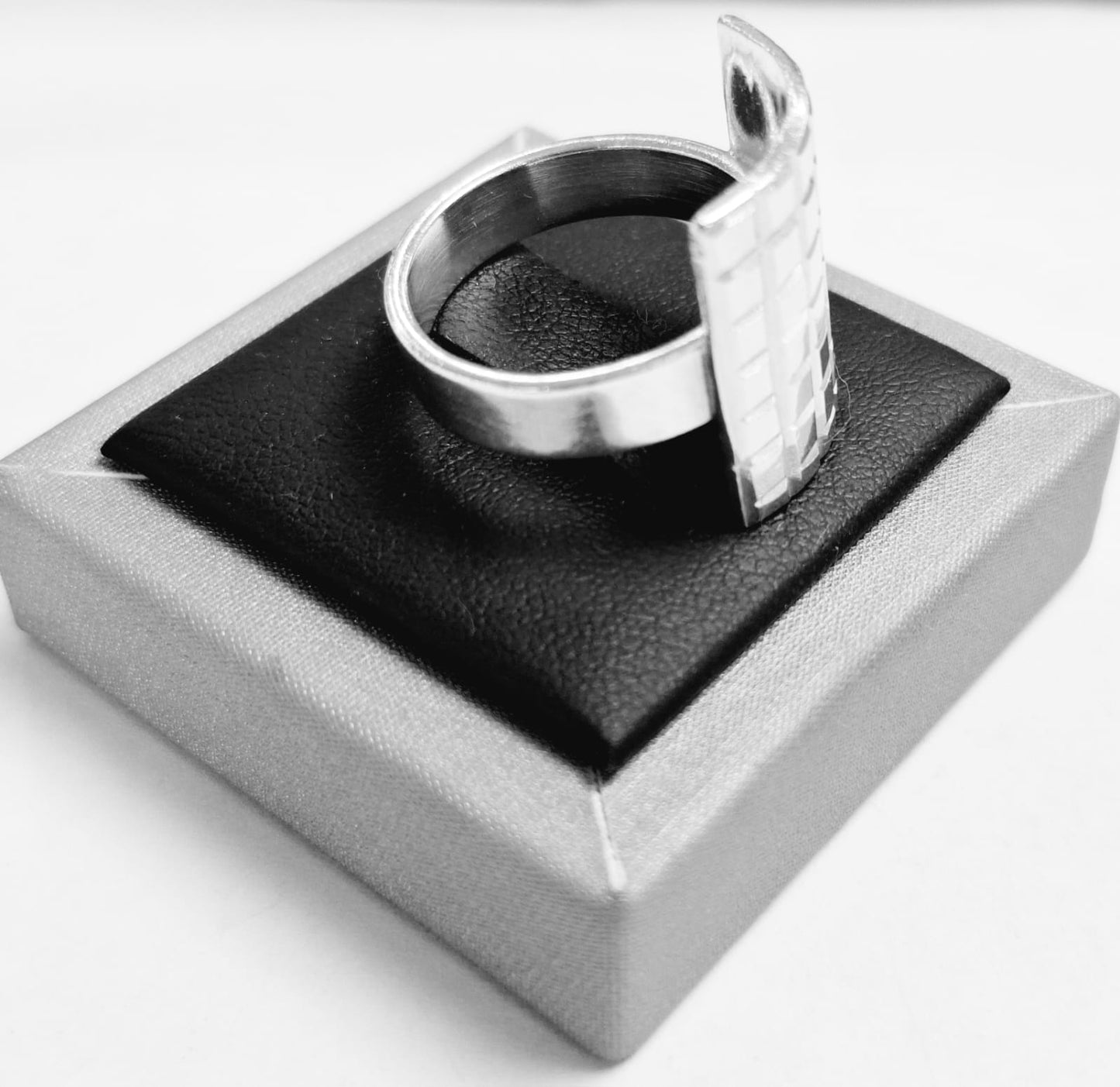 Anillo Diamanta Plata Ley 925, sello de autenticidad Plata Ley .925