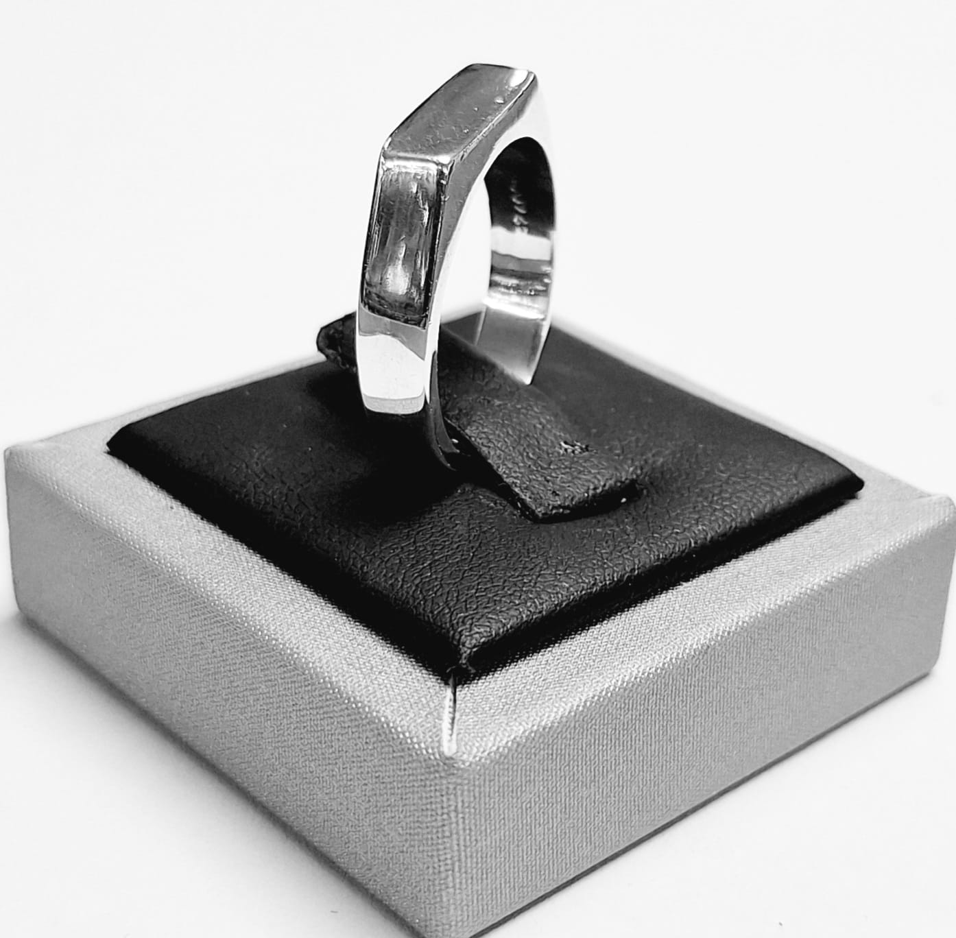 Anillo en Plata Ley 925, sello de autenticidad Plata Ley .925