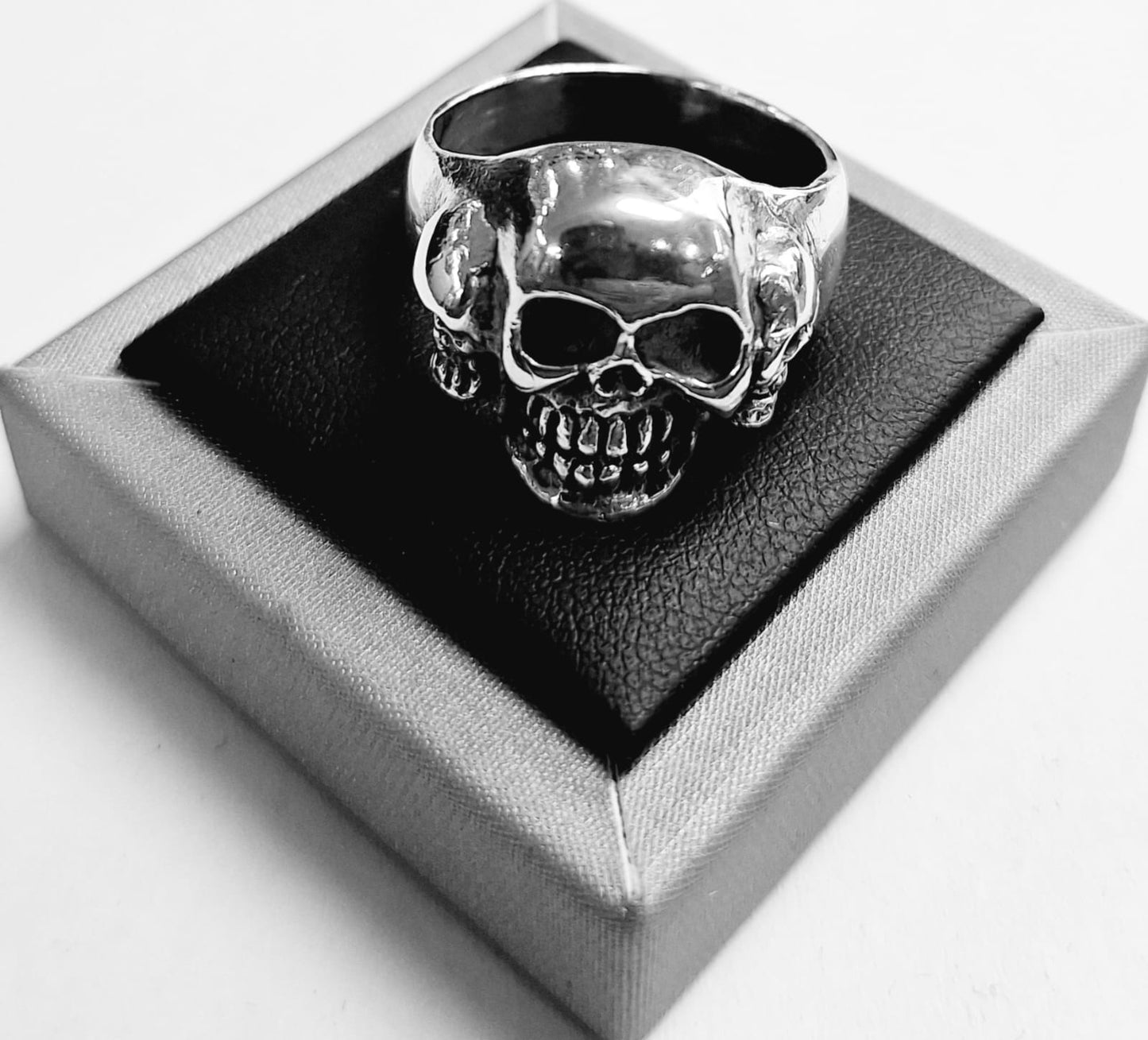 Anillo Calavera en Plata 925, sello de autenticidad Plata Ley .925