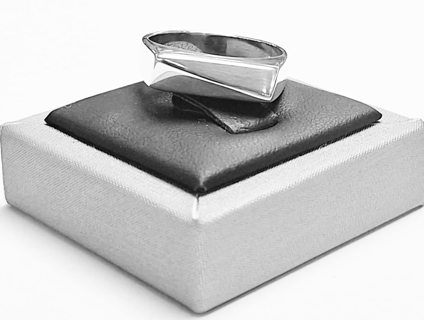 Anillo en Plata Ley 925, sello de autenticidad Plata Ley .925