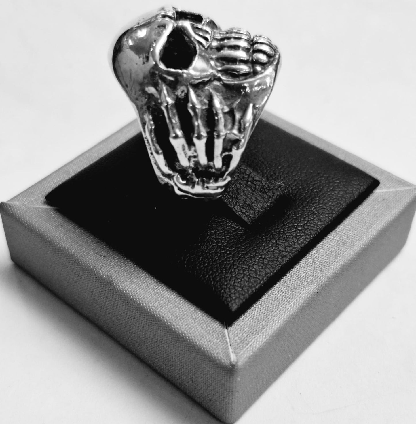 Anillo Calavera en Plata Ley 925, sello de autenticidad Plata Ley .925