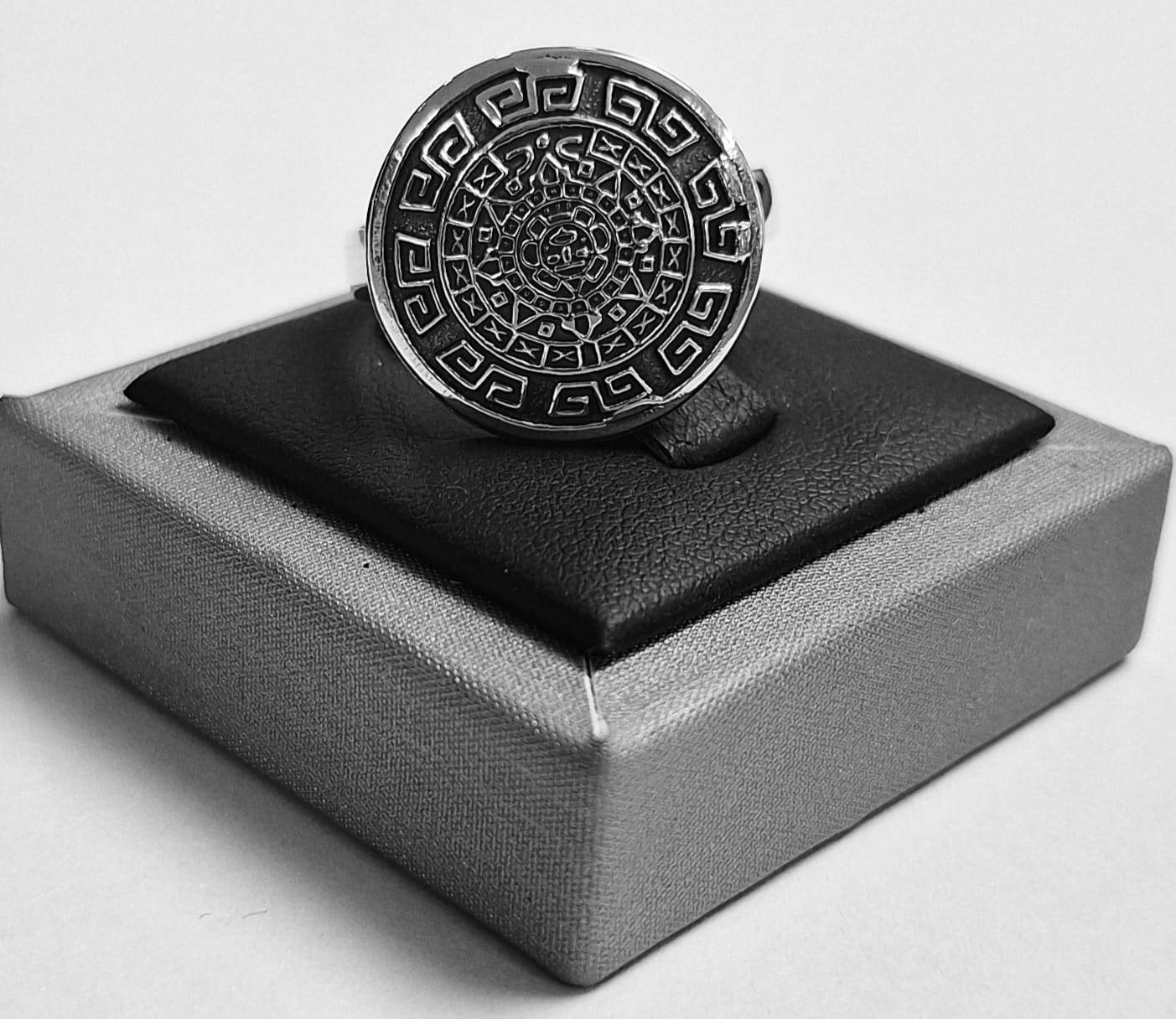 Anillo Calendario Azteca en Plata Ley 925, sello de autenticidad Plata Ley .925