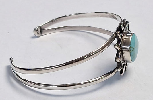 Brazalete con Turquesa en Plata Ley 925, vista frontal