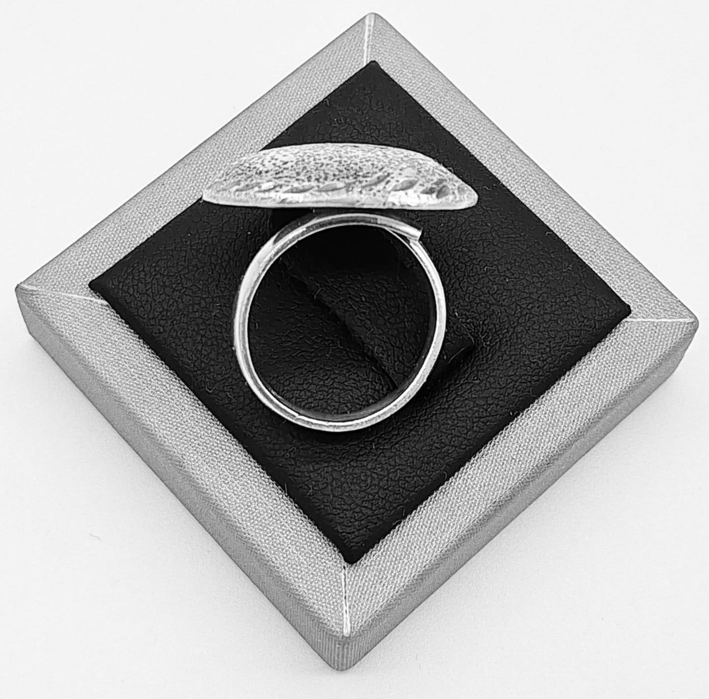 Anillo Diamantada Plata Ley 925, sello de autenticidad Plata Ley .925