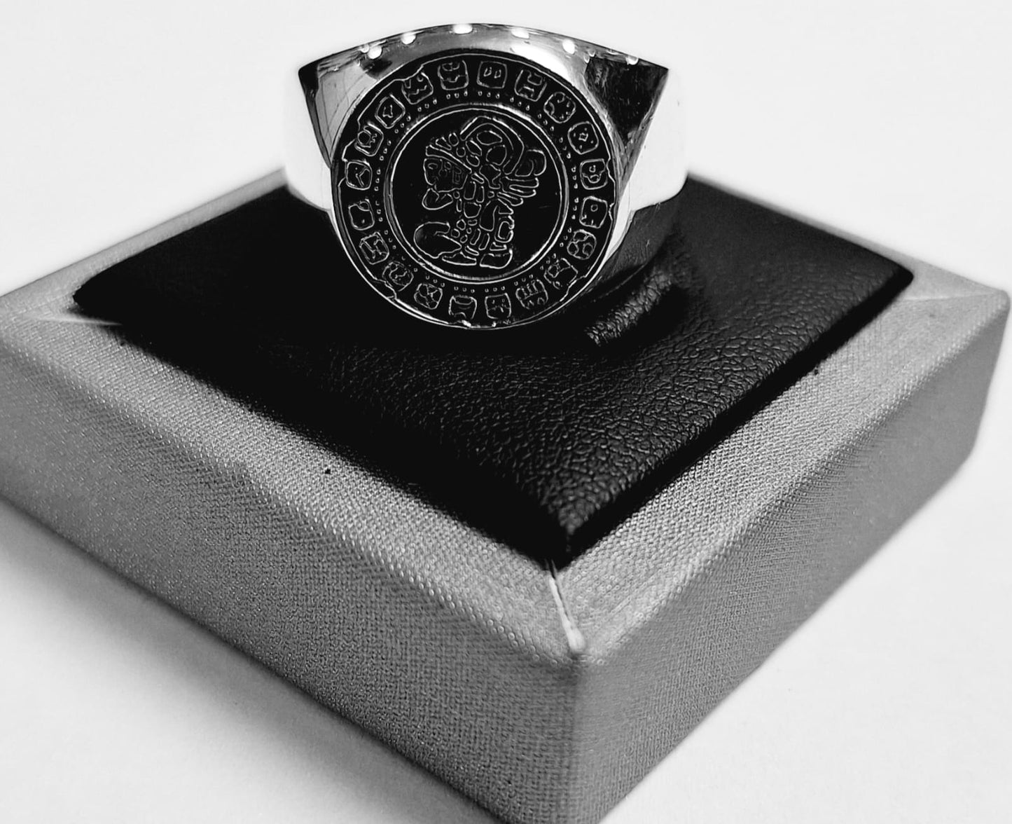 Anillo Calendario Maya en Plata Ley 925, sello de autenticidad Plata Ley .925
