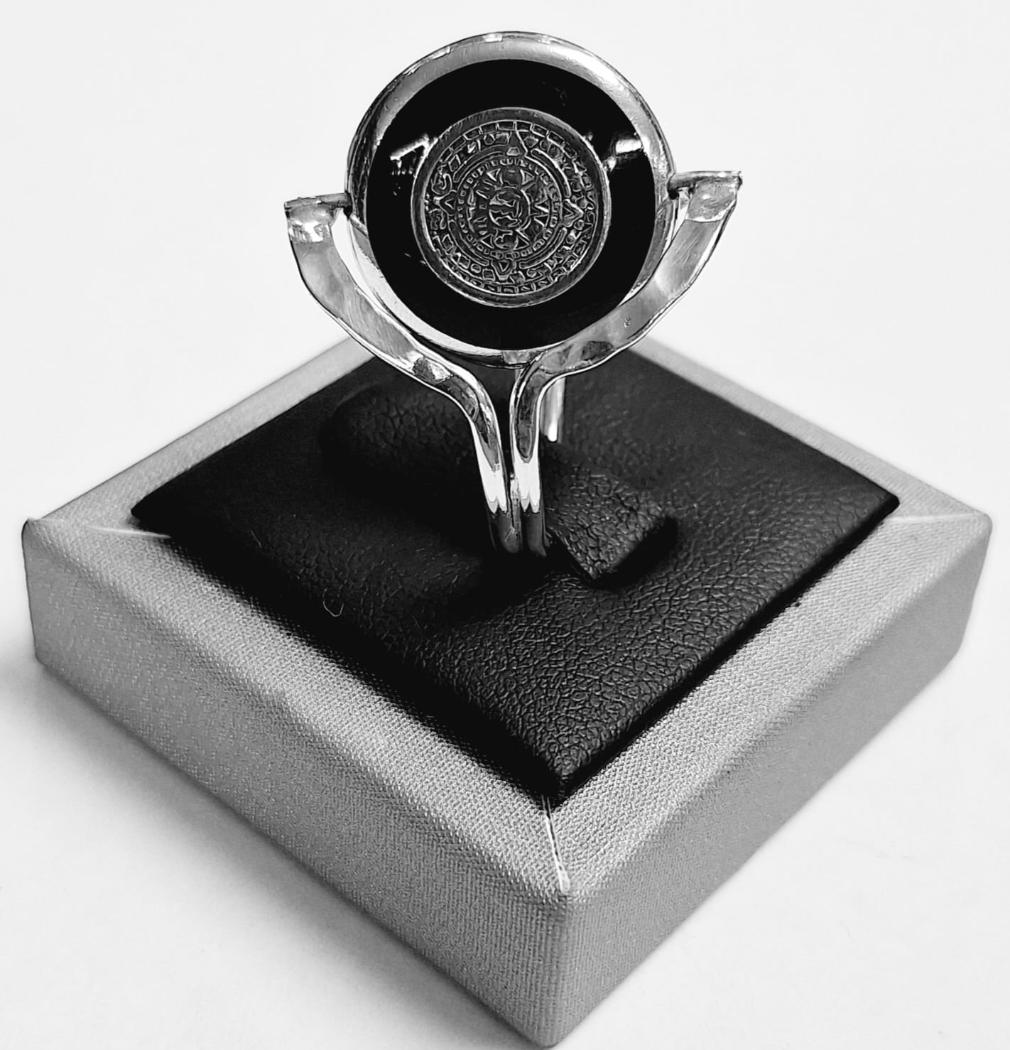 Anillo Calendario Azteca en Plata Ley 925, sello de autenticidad Plata Ley .925