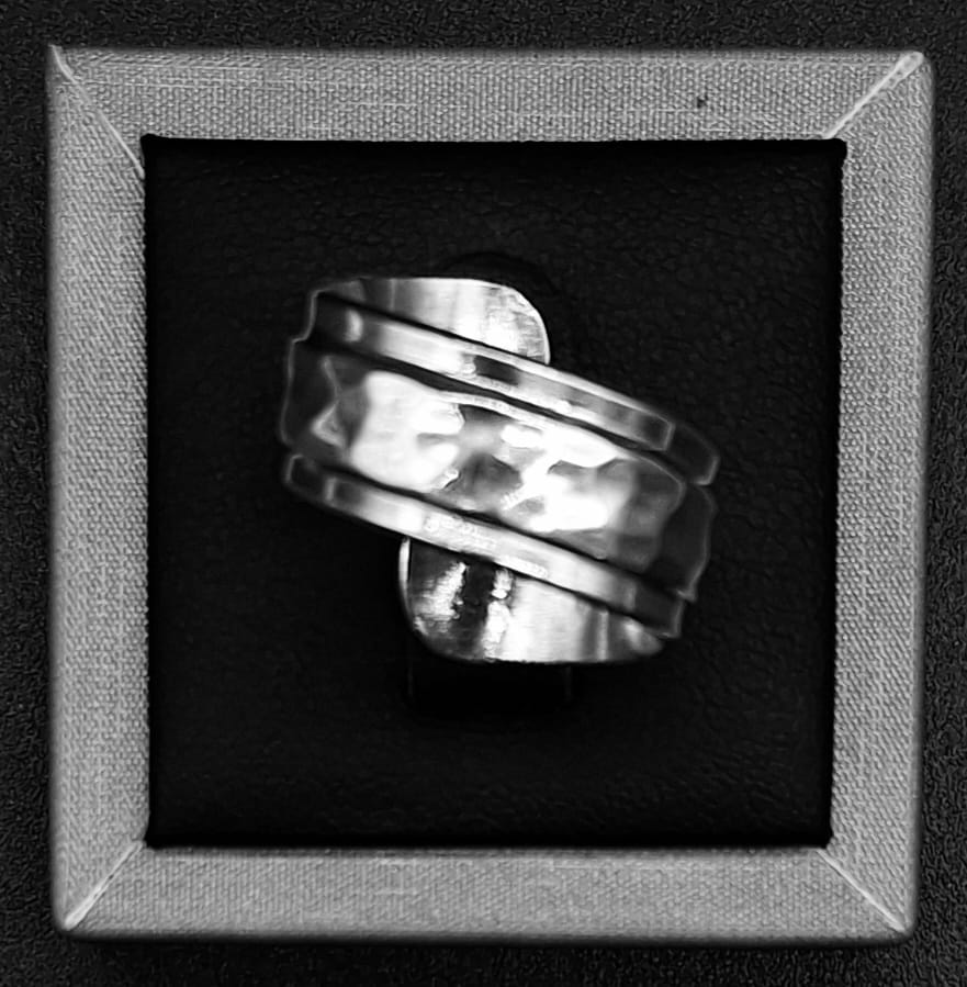 Anillo Plata Ley 925 , Martillada, sello de autenticidad Plata Ley .925