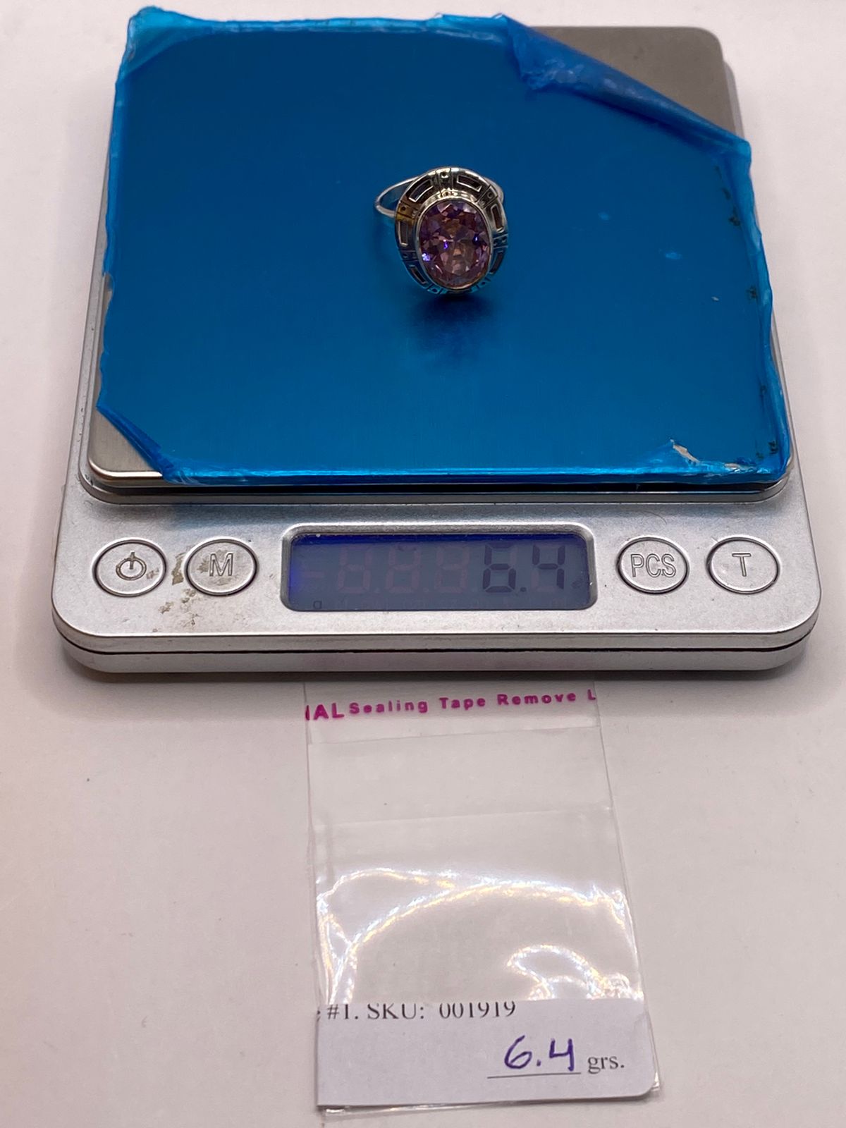 Anillo Ajustable de Plata Ley 925 con Zirconia Rosa Ovalada, peso en gramos (báscula)
