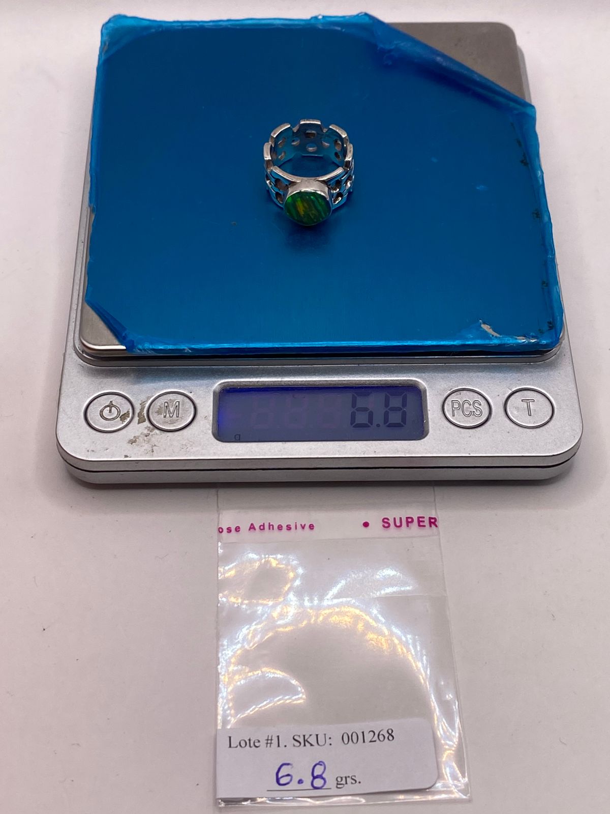 Anillo Calado con Ópalo Azul y Verde Ovalado en Plata Ley 950, peso en gramos (báscula)
