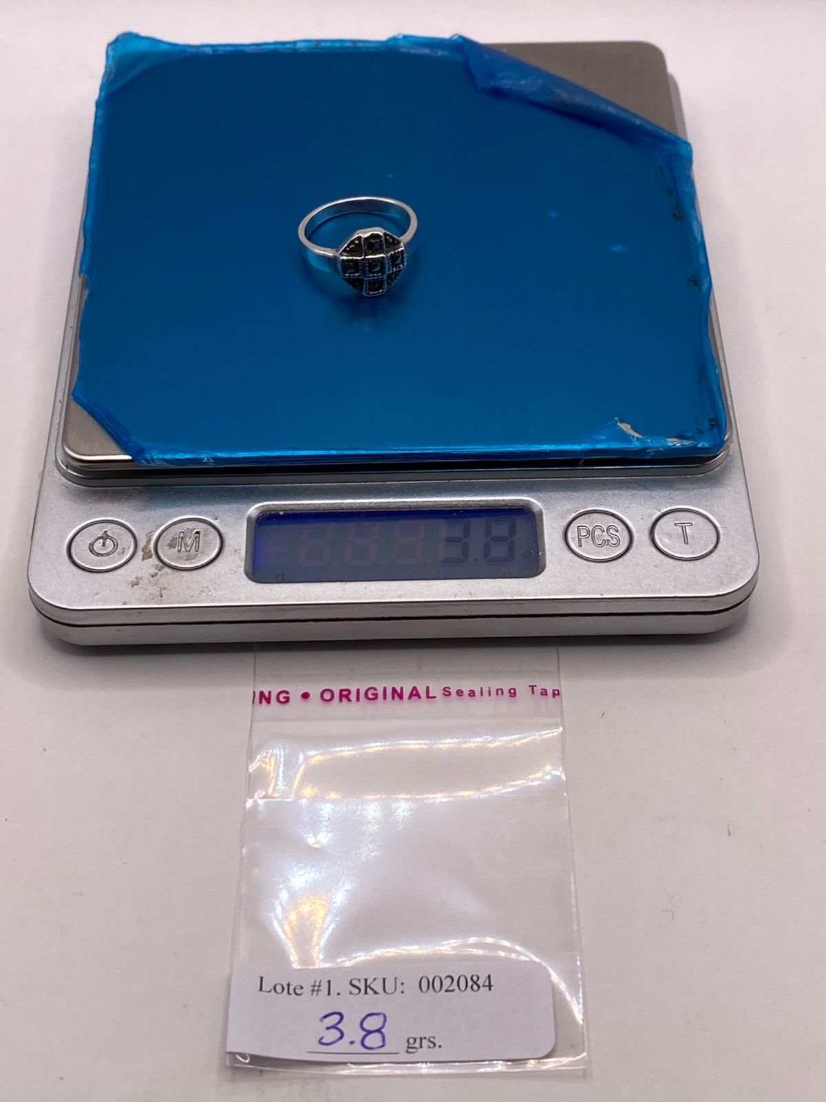 Anillo Clásico Geométrico con Marquesitas en Plata Ley 925, peso en gramos (báscula)