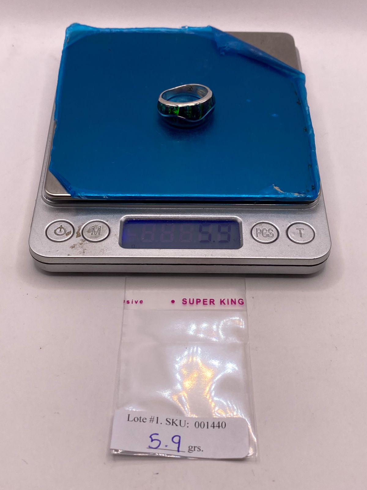 Anillo Contemporáneo de Plata Ley 925 con Ópalo de Fuego Azul Marino, peso en gramos (báscula)