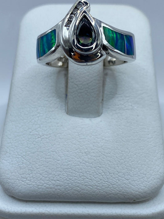 Anillo Contemporáneo de Plata Ley 925 con Ópalo de Fuego y Zirconias, vista frontal