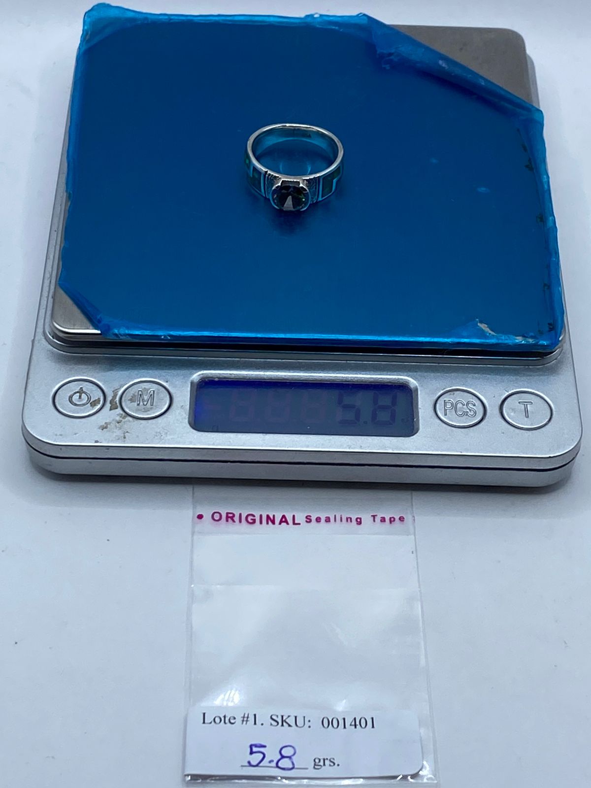Anillo Contemporáneo de Plata .950 con Ópalo de Fuego y Zirconia Tornasol, peso en gramos (báscula)