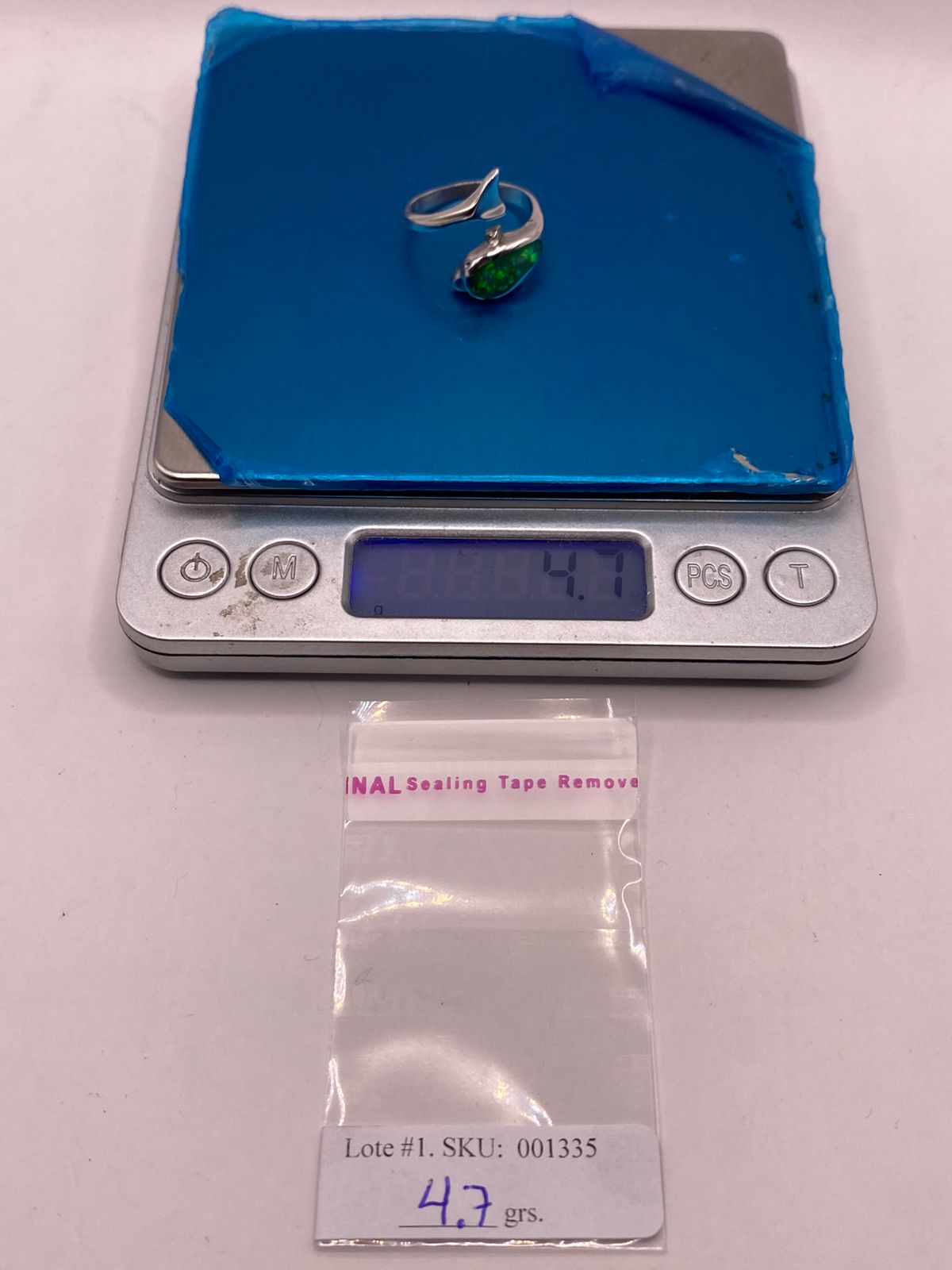 Anillo de Delfín de Plata Ley 950 con Ópalo Verde y Azul, peso en gramos (báscula)