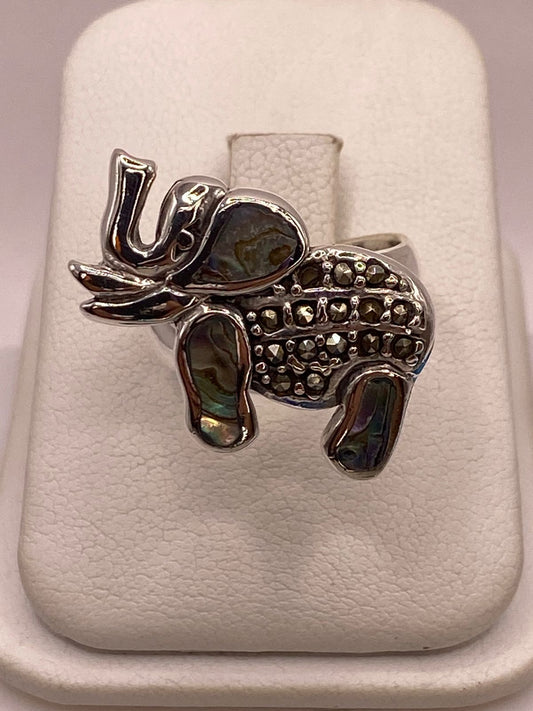 Anillo Elefante Artesanal con Abalón y Marquesitas en Plata Ley 925, vista frontal