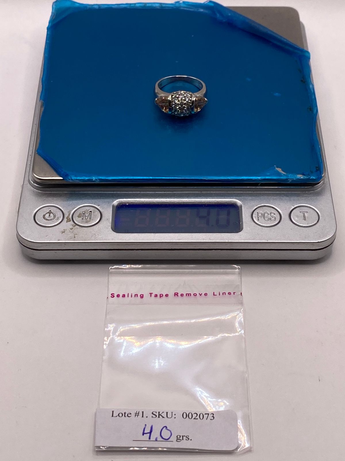 Anillo Elegante con Zirconias Color Champagne en Plata Ley 925, peso en gramos (báscula)