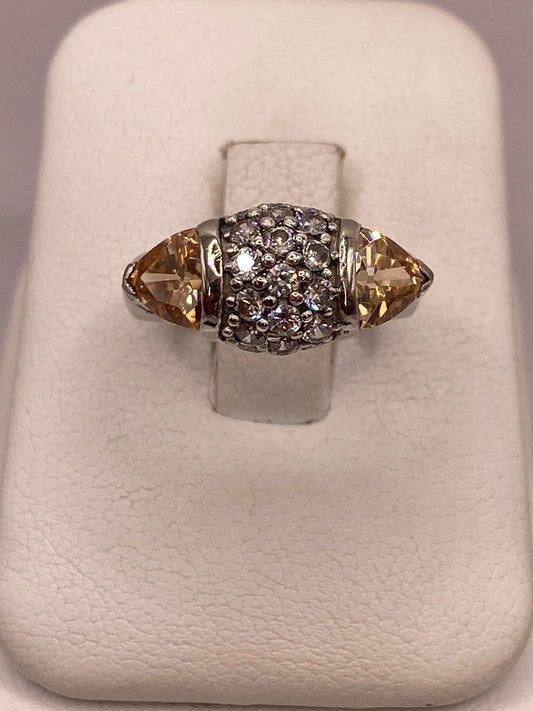 Anillo Elegante con Zirconias Color Champagne en Plata Ley 925, vista frontal