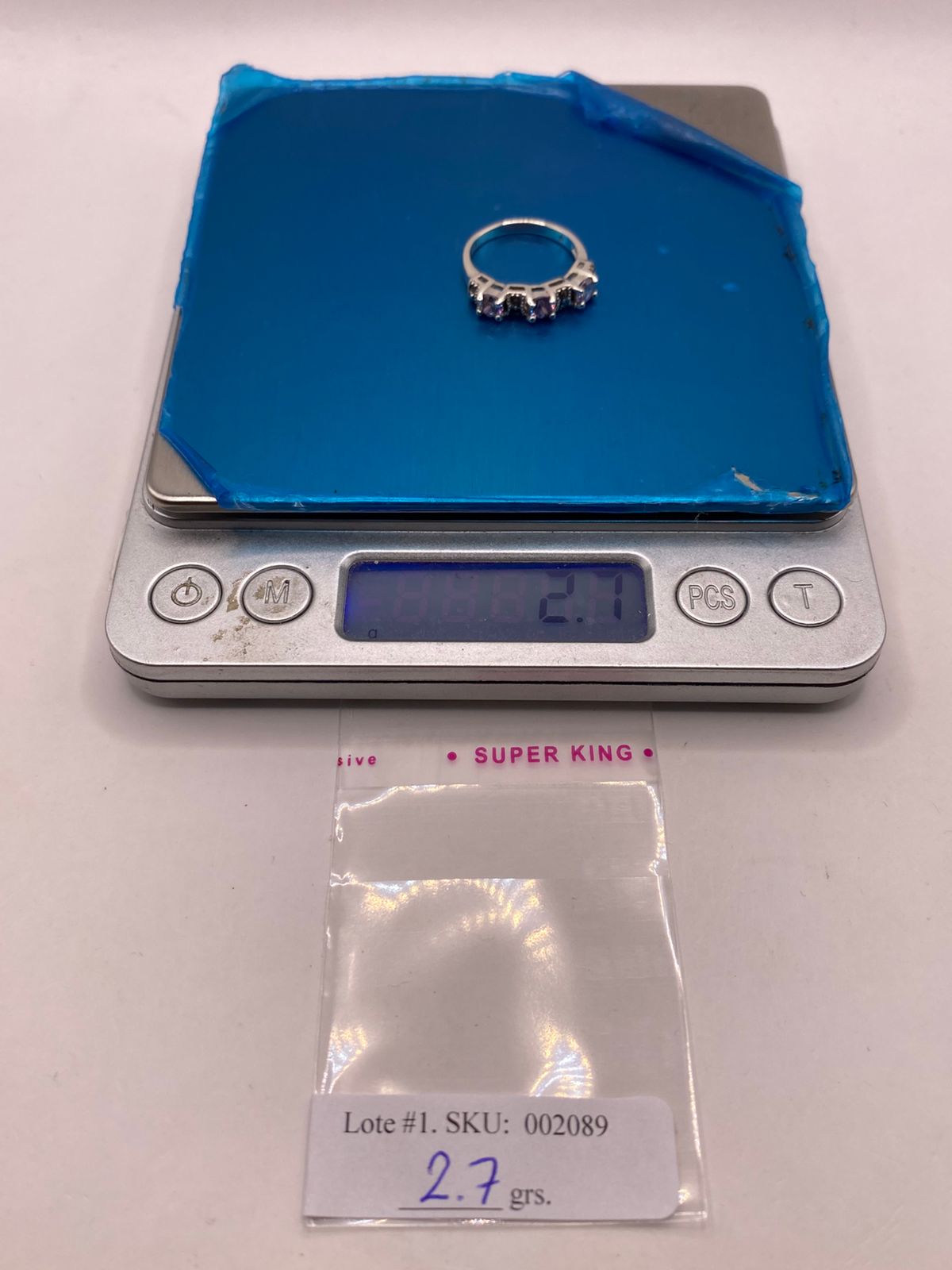 Anillo Elegante con Zirconias Moradas y Marquesitas en Plata Ley 925, peso en gramos (báscula)