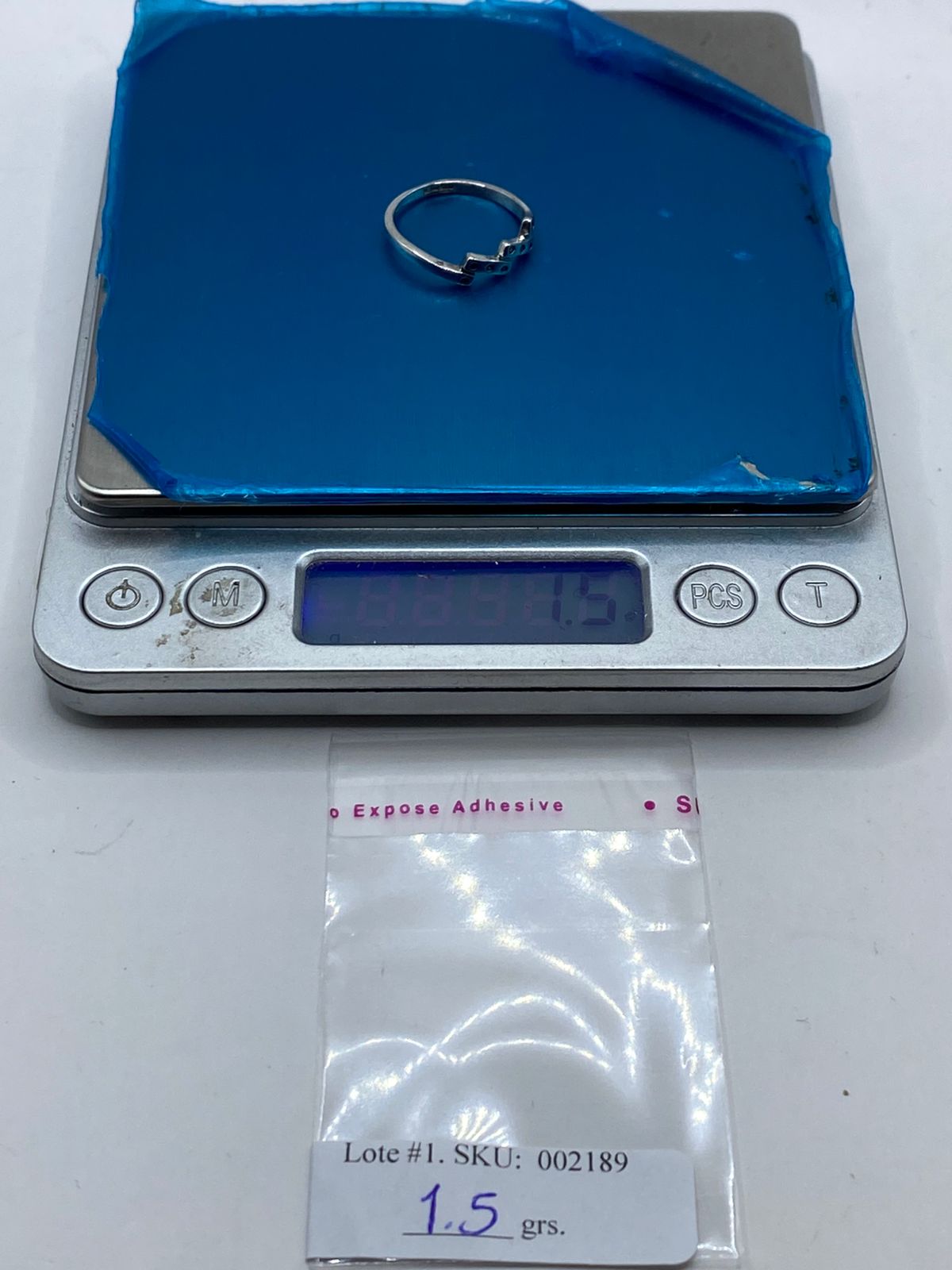 Anillo Geométrico de Plata Ley 925 con Zirconias, peso en gramos (báscula)