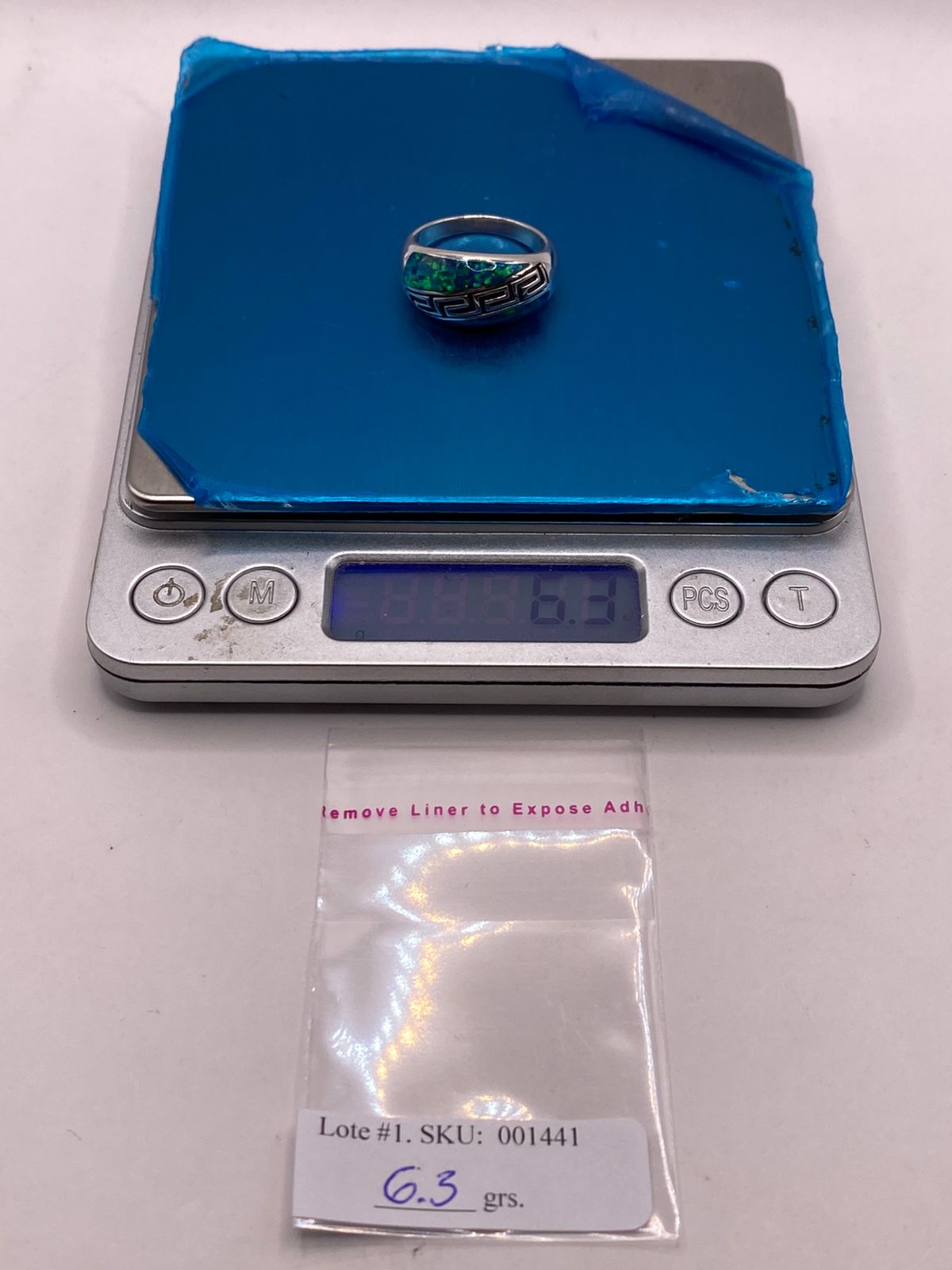 Anillo Greca de Plata Ley 950 con Ópalo de Fuego Azul Marino, peso en gramos (báscula)