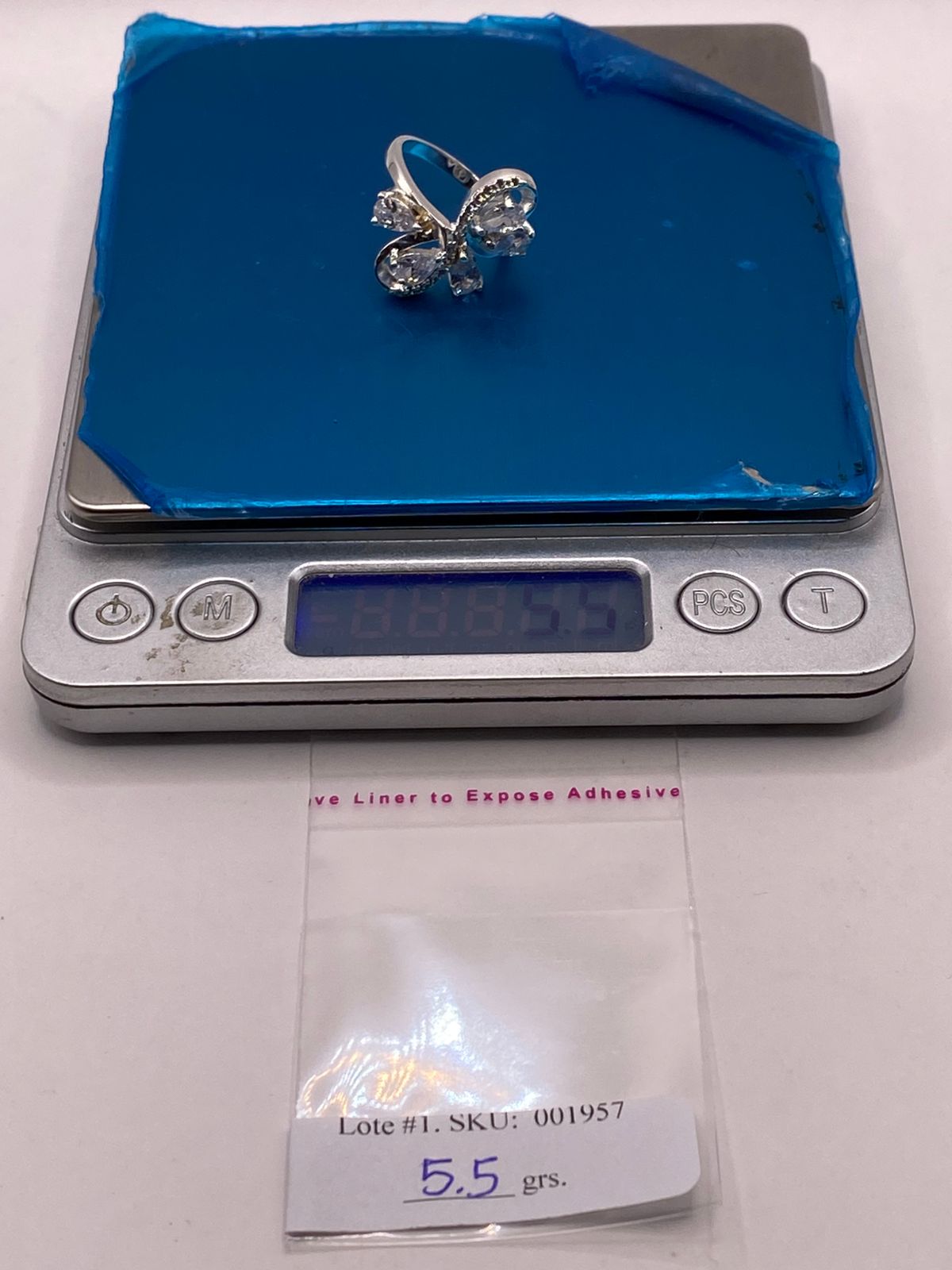 Anillo Infinito de Plata Ley 925 con Zirconias Blancas, peso en gramos (báscula)
