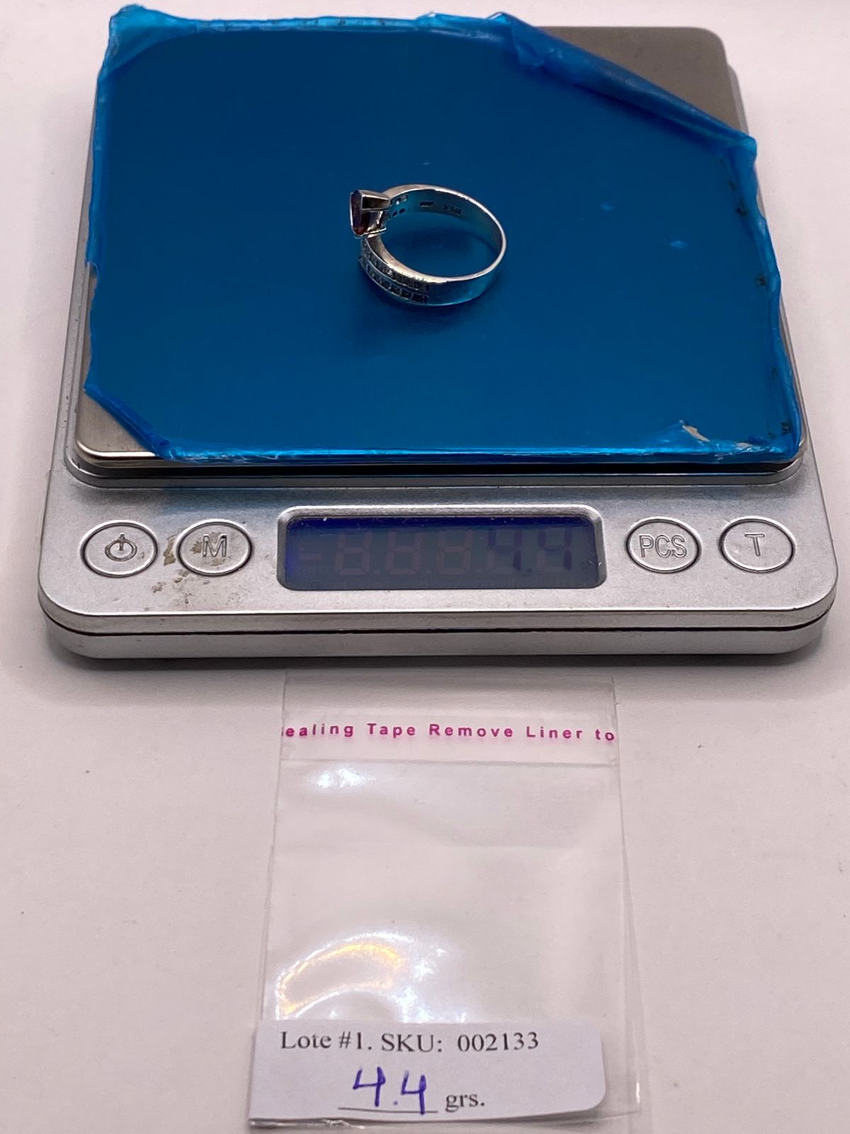 Anillo Moderno Cruzado con Zirconia Naranja y Detalles Brillantes en Plata Ley 925, peso en gramos (báscula)