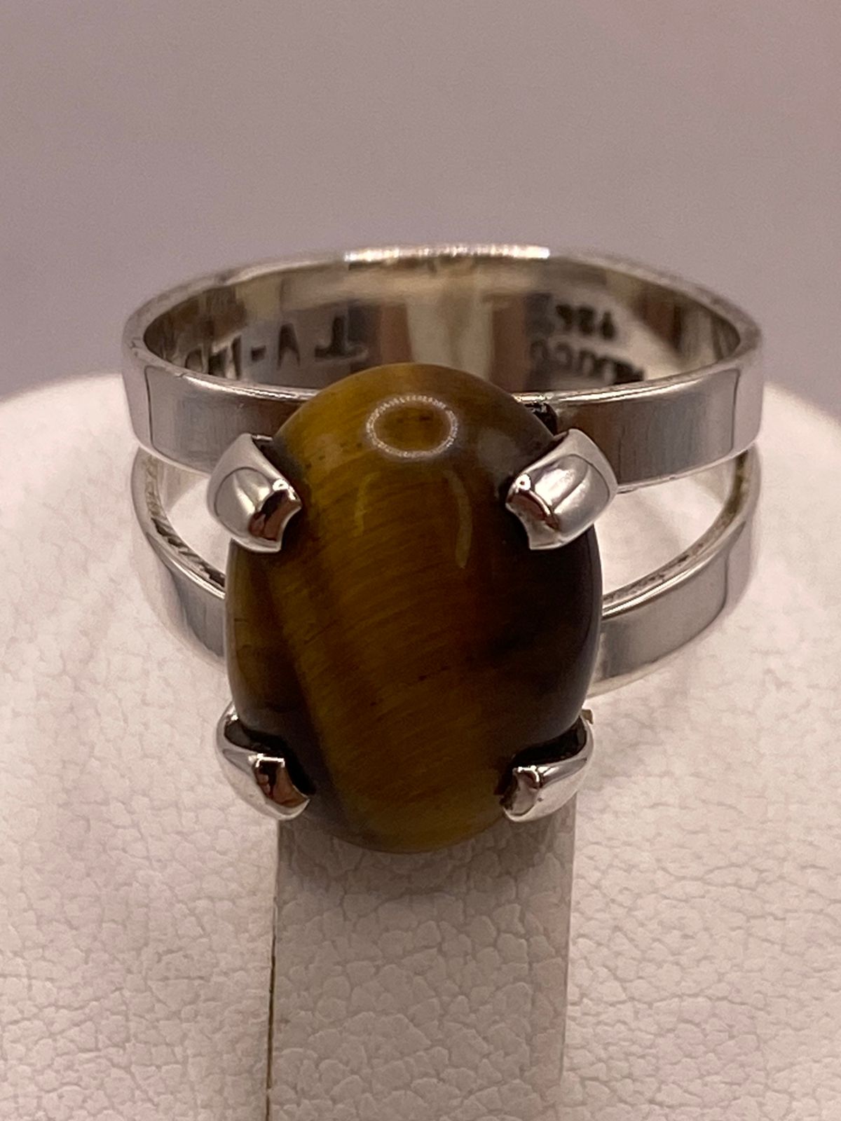 Anillo Ojo de Tigre de Plata Ley 925, peso en gramos (báscula)